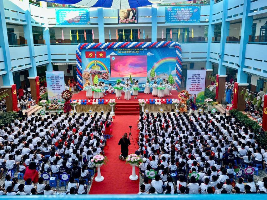 Chùm ảnh: Tưng bừng lễ khai giảng năm học mới 2025-2026 trên cả nước- Ảnh 14.