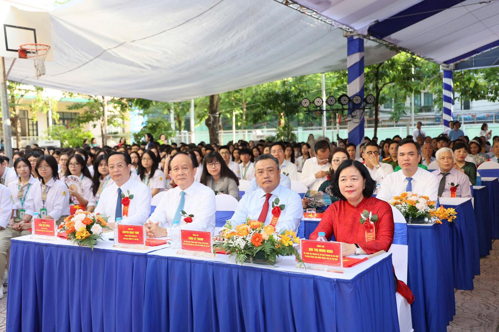 Chùm ảnh: Tưng bừng lễ khai giảng năm học mới 2025-2026 trên cả nước- Ảnh 1.
