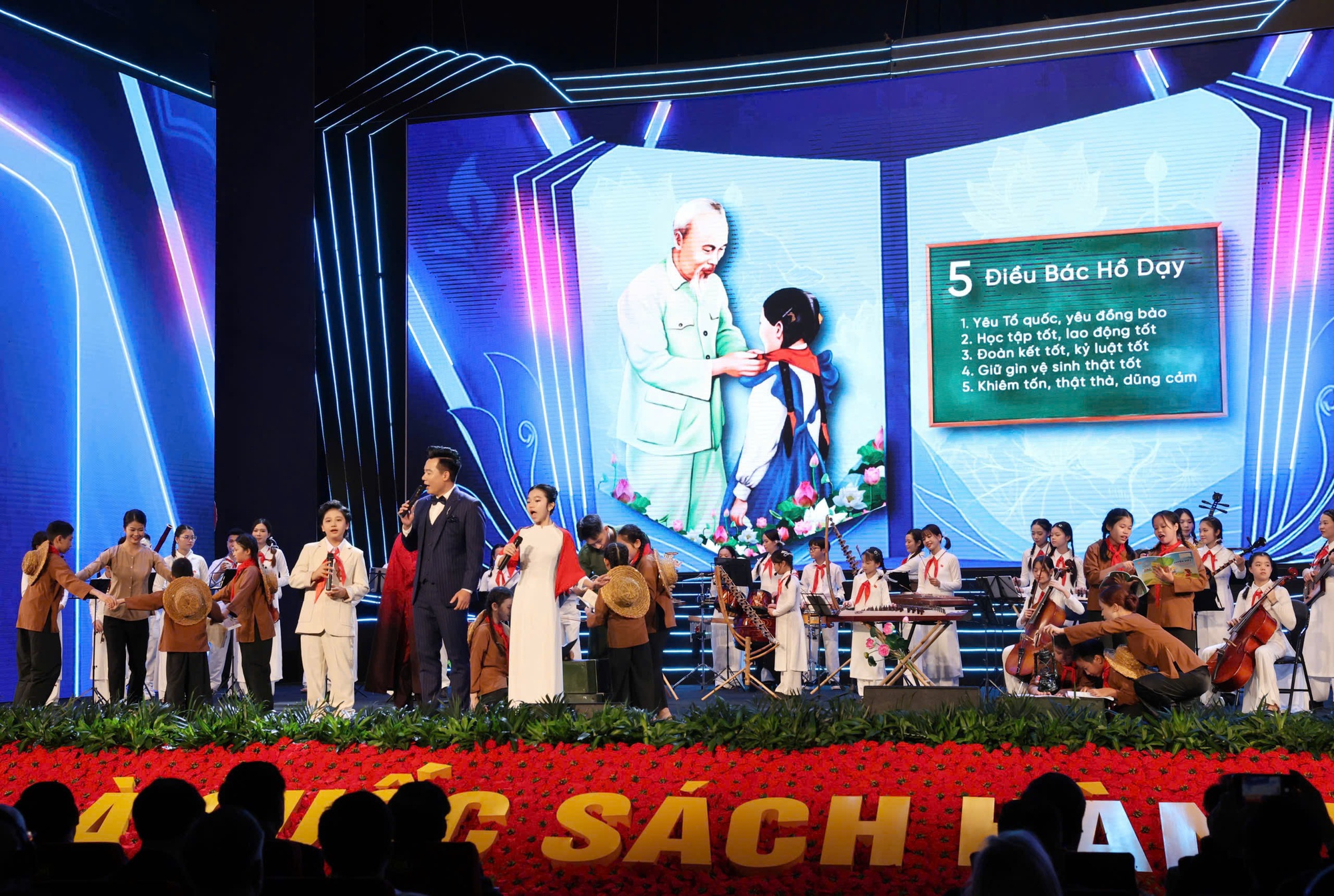 TỔNG THUẬT: Lễ khai giảng đặc biệt của 1,6 triệu thầy, cô và gần 26 triệu học sinh, sinh viên- Ảnh 3.