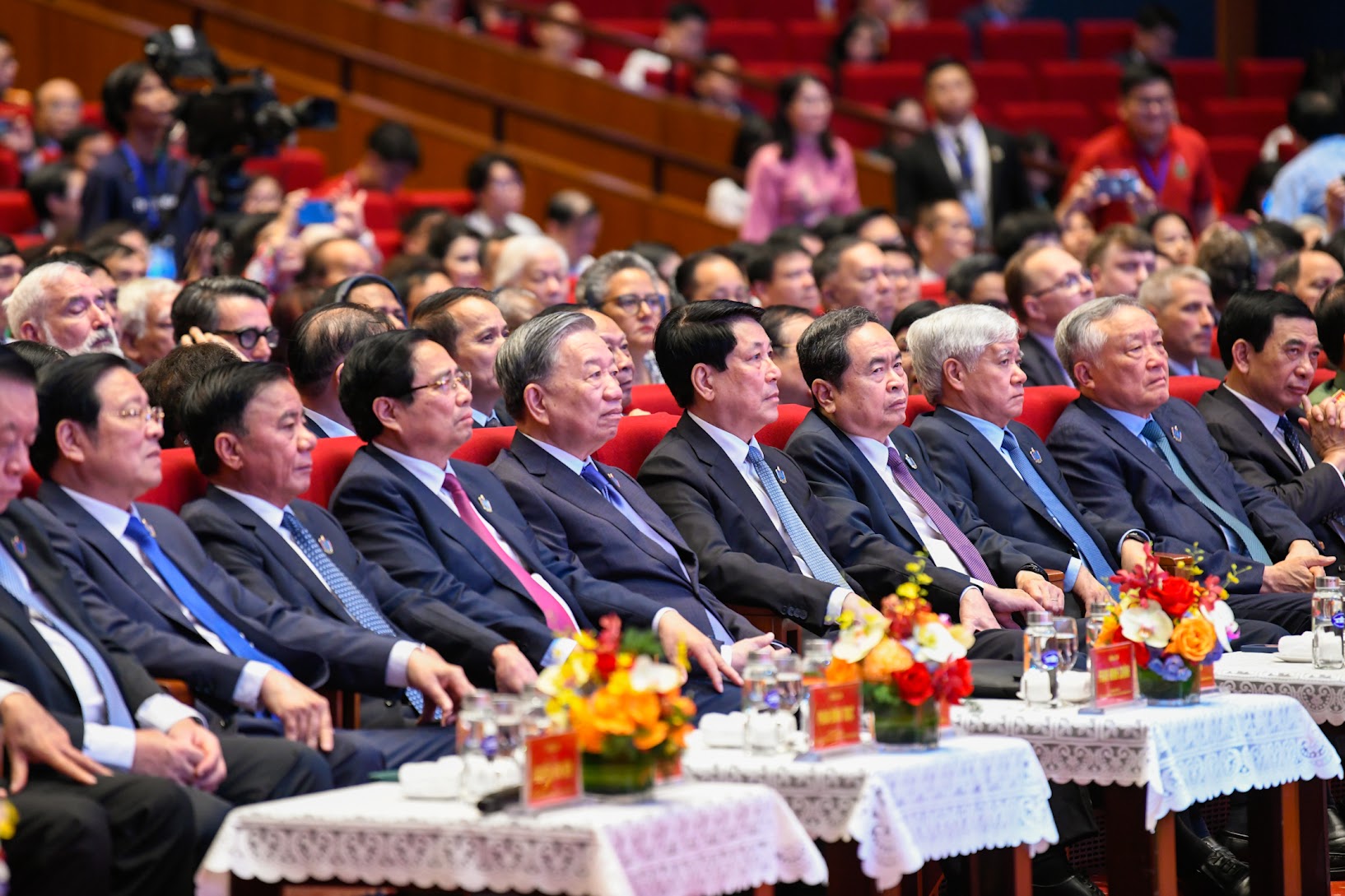 TỔNG THUẬT: Lễ khai giảng đặc biệt của 1,6 triệu thầy, cô và gần 26 triệu học sinh, sinh viên- Ảnh 6.