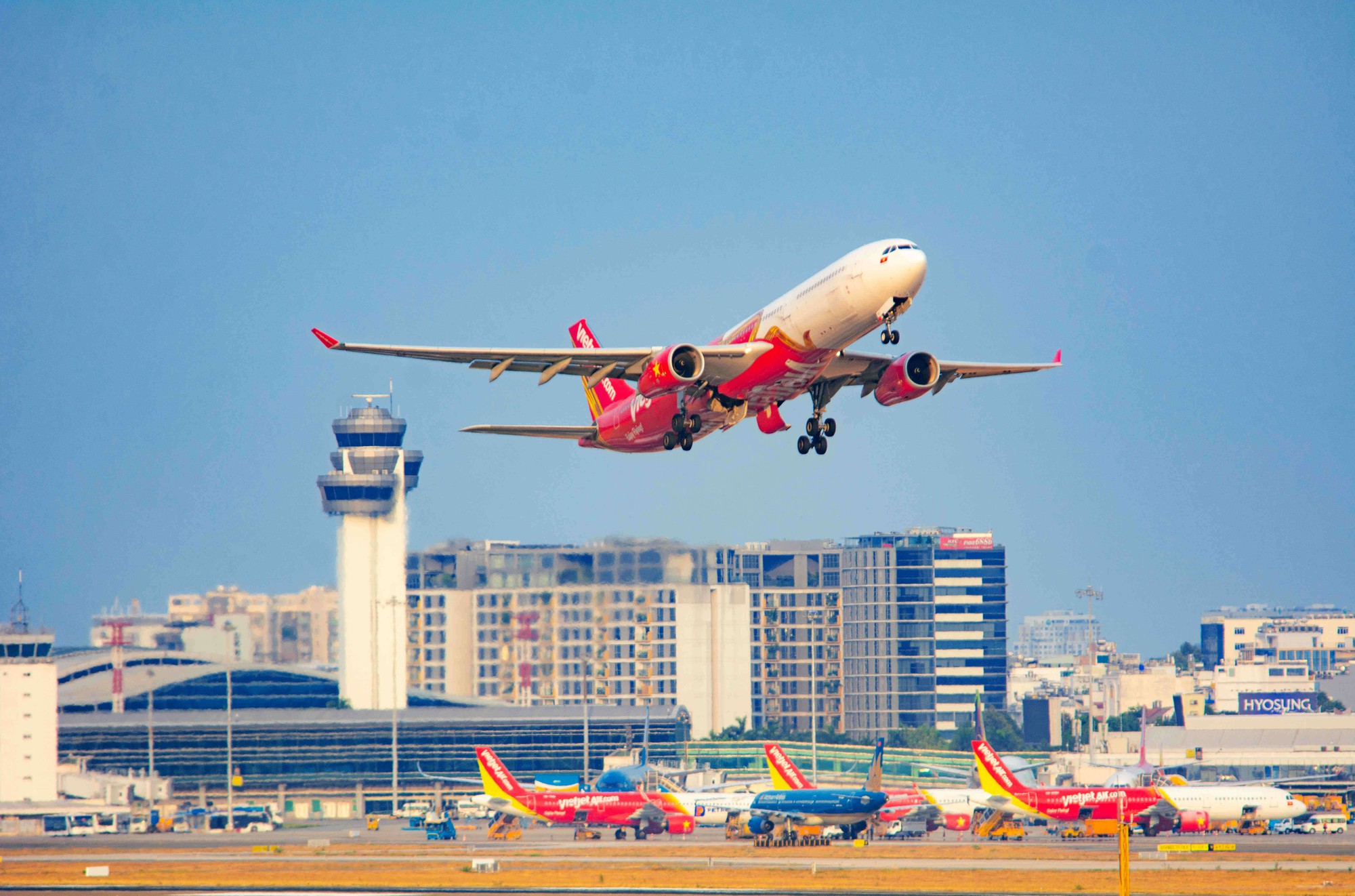 AirlineRatings vinh danh Vietjet trong TOP hãng hàng không bền vững toàn cầu năm 2025- Ảnh 1. AirlineRatings vinh danh Vietjet trong TOP hãng hàng không bền vững toàn cầu năm 2025- Ảnh 1.