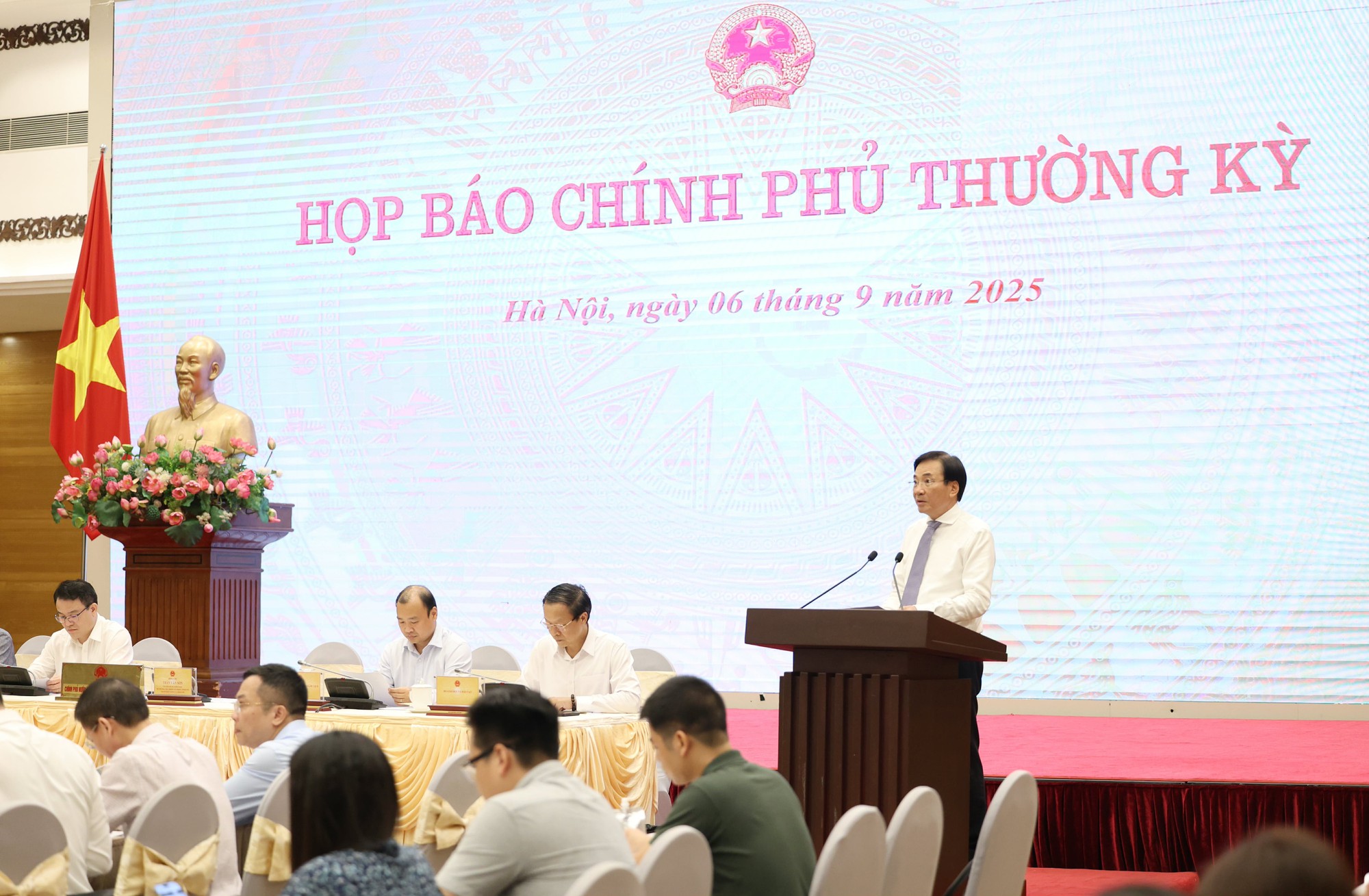 Họp báo Chính phủ thường kỳ tháng 8: KTXH tiếp tục xu hướng tích cực trên hầu hết các lĩnh vực- Ảnh 3.