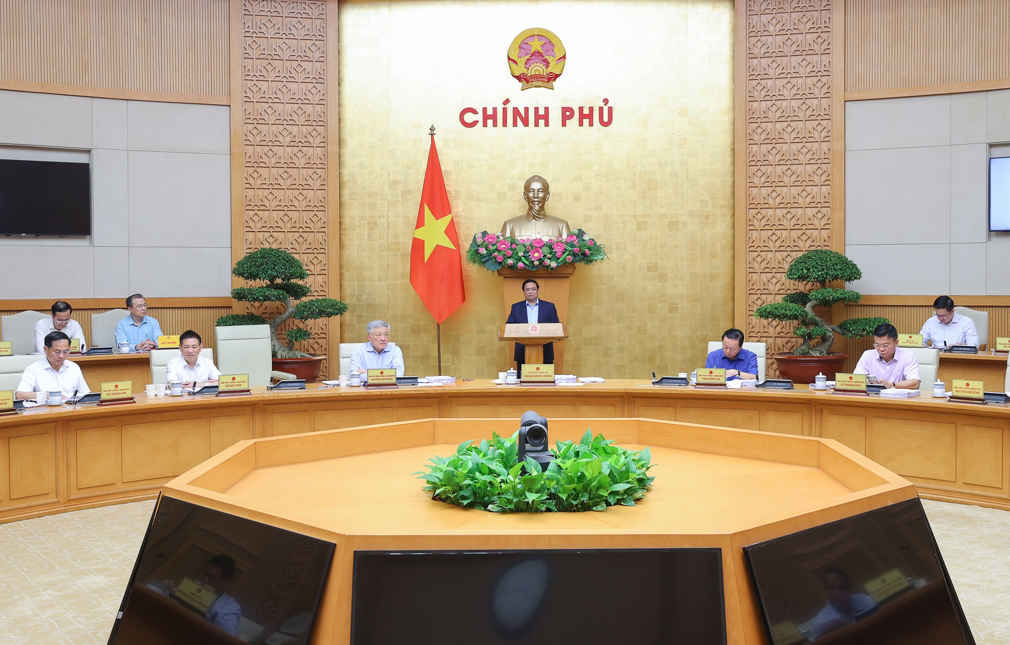 Công tác điều hành của Ngân hàng Nhà nước trước áp lực lãi suất, tỷ giá, giá vàng- Ảnh 1. Công tác điều hành của Ngân hàng Nhà nước trước áp lực lãi suất, tỷ giá, giá vàng- Ảnh 1.