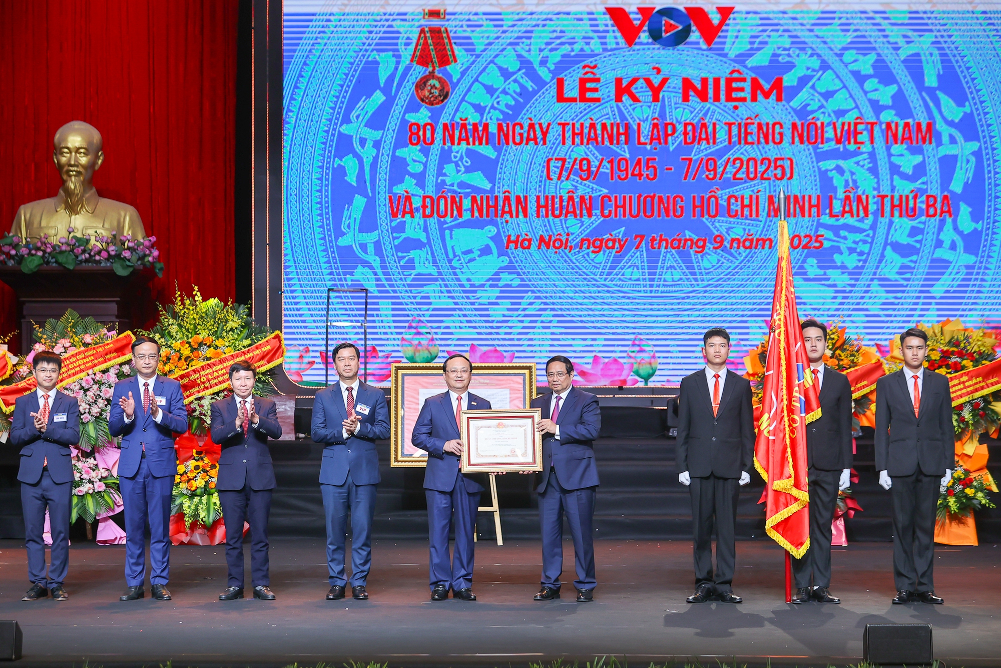 Thủ tướng: "Tiếng nói Việt Nam" luôn vang xa, bay cao, tạo động lực, truyền cảm hứng cho các thế hệ- Ảnh 3.