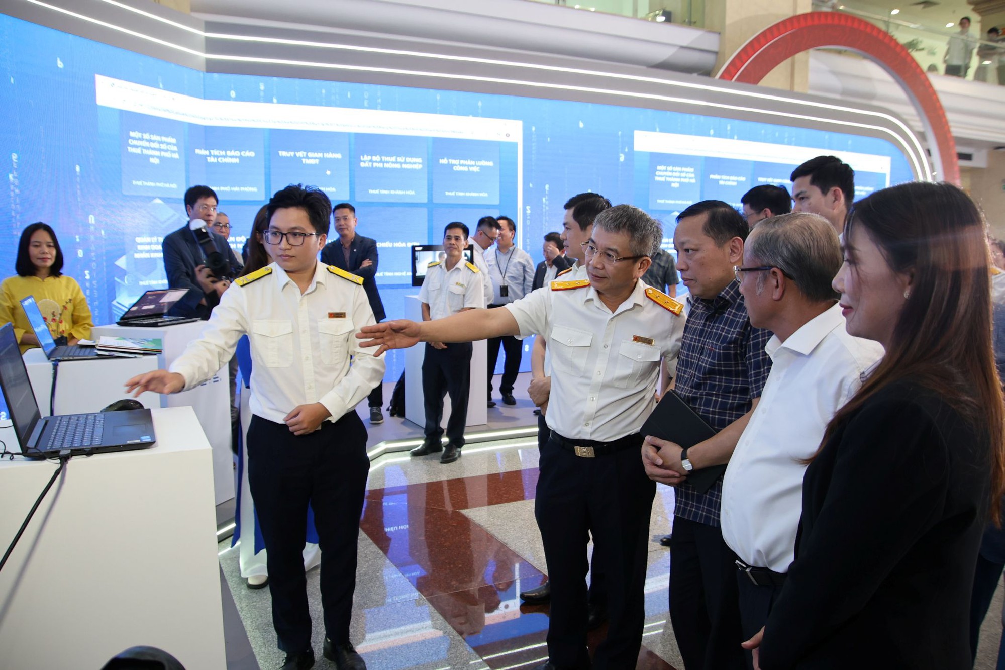 Ngành Thuế chuyển đổi số với hệ thống quản lý hiện đại, minh bạch- Ảnh 1.