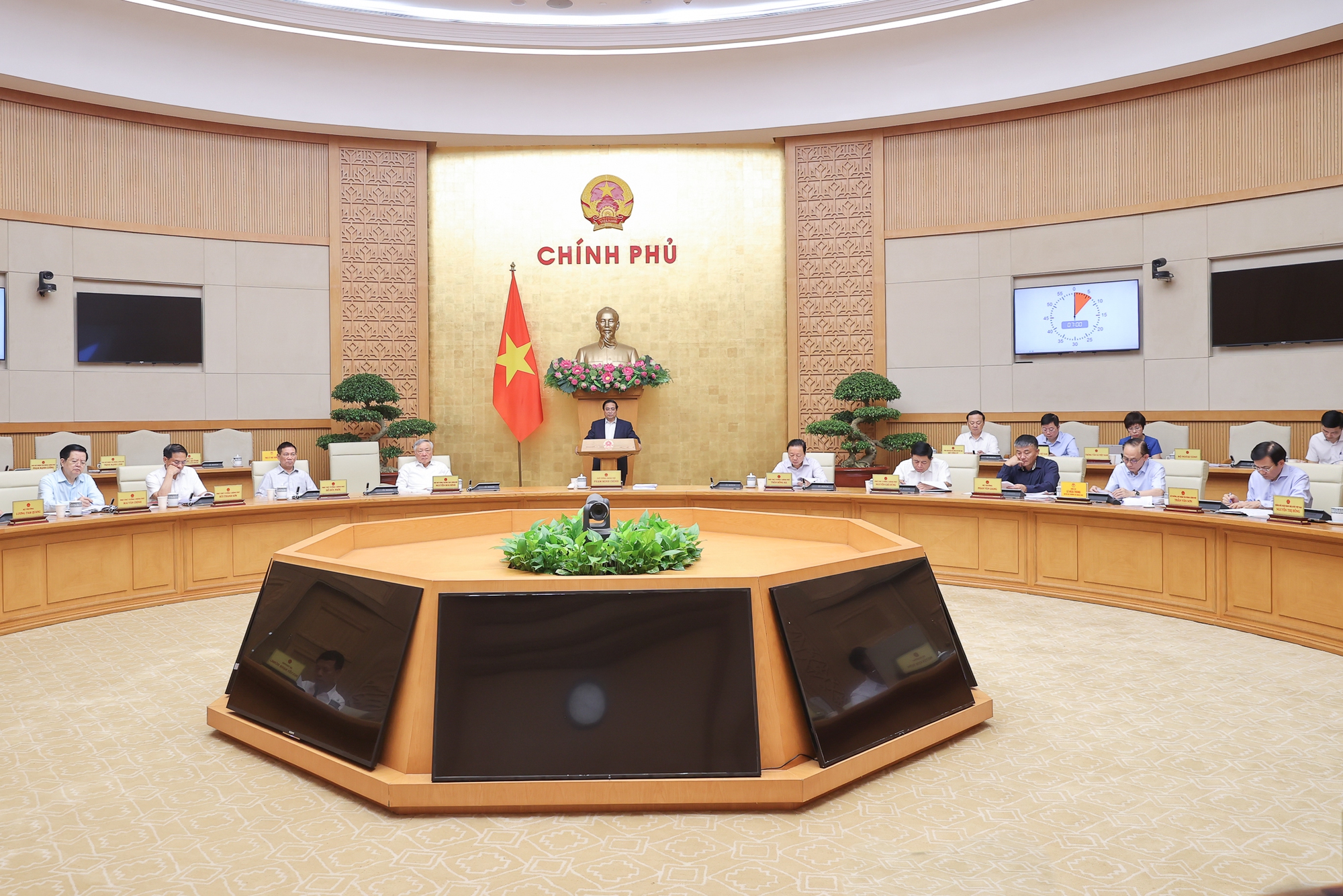 Thủ tướng yêu cầu quán triệt '6 tăng cường' trong xây dựng, hoàn thiện pháp luật- Ảnh 2. Thủ tướng yêu cầu quán triệt '6 tăng cường' trong xây dựng, hoàn thiện pháp luật- Ảnh 2.