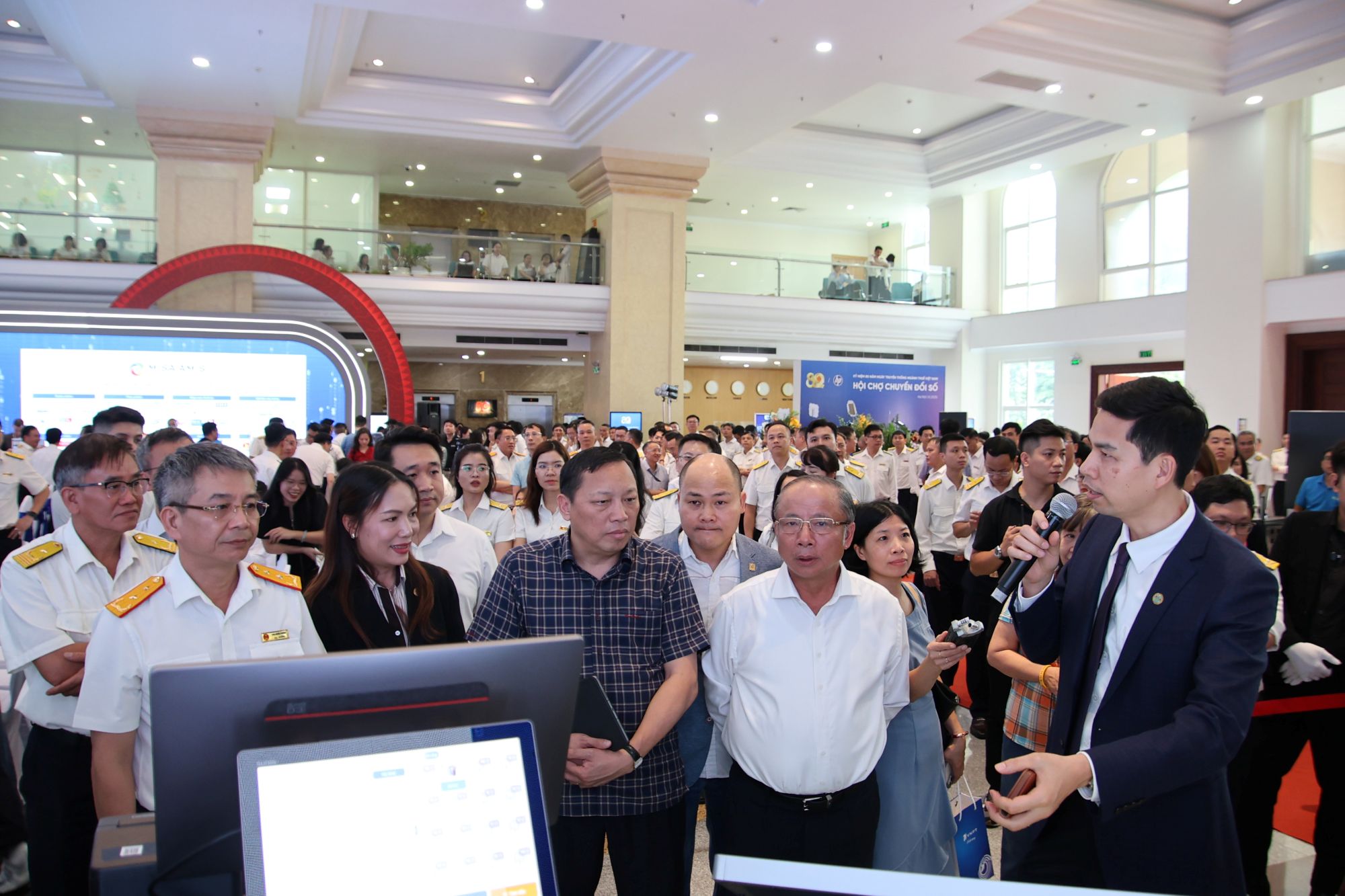 Chuyển đổi số ngành Thuế: Trụ cột thúc đẩy phát triển kinh tế tư nhân- Ảnh 3. Chuyển đổi số ngành Thuế: Trụ cột thúc đẩy phát triển kinh tế tư nhân- Ảnh 3.