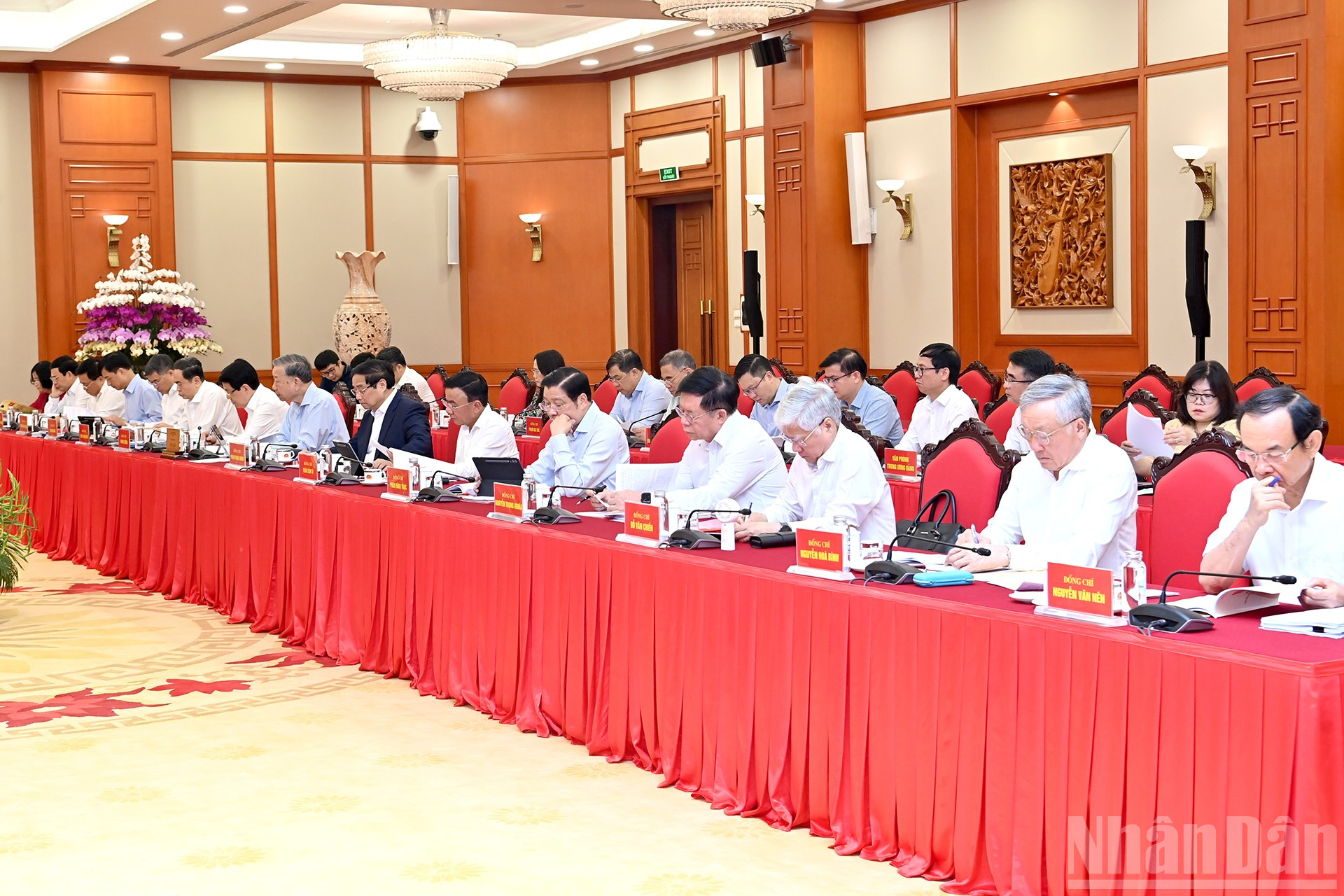 Tổng Bí thư Tô Lâm chủ trì cuộc làm việc của Bộ Chính trị với Ban Thường vụ Đảng ủy Công an Trung ương- Ảnh 4. Tổng Bí thư Tô Lâm chủ trì cuộc làm việc của Bộ Chính trị với Ban Thường vụ Đảng ủy Công an Trung ương- Ảnh 4.