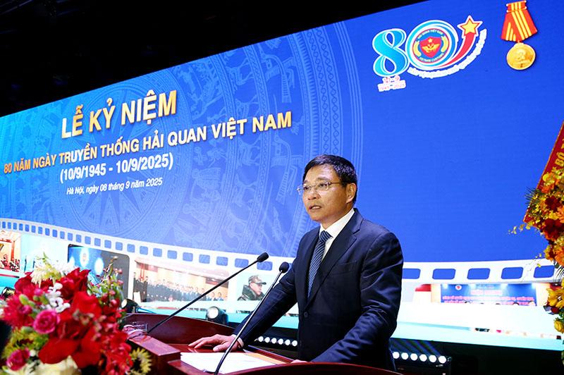 Hải quan đón nhận Huân chương Chiến công hạng Nhất nhân kỷ niệm 80 năm ngày truyền thống- Ảnh 1. Hải quan đón nhận Huân chương Chiến công hạng Nhất nhân kỷ niệm 80 năm ngày truyền thống- Ảnh 1.