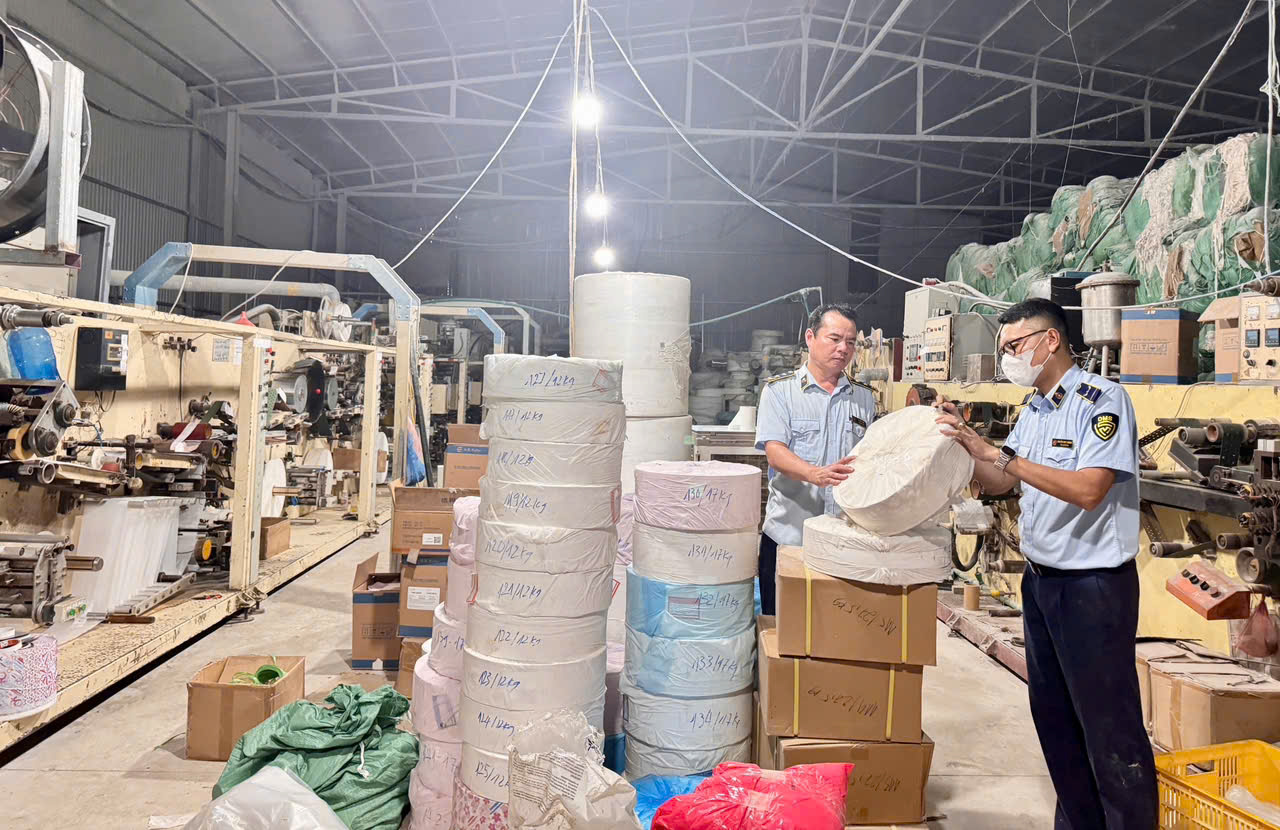 Phát hiện cơ sở sản xuất, kinh doanh bỉm trẻ em giả mạo nhãn hiệu nổi tiếng- Ảnh 2.
