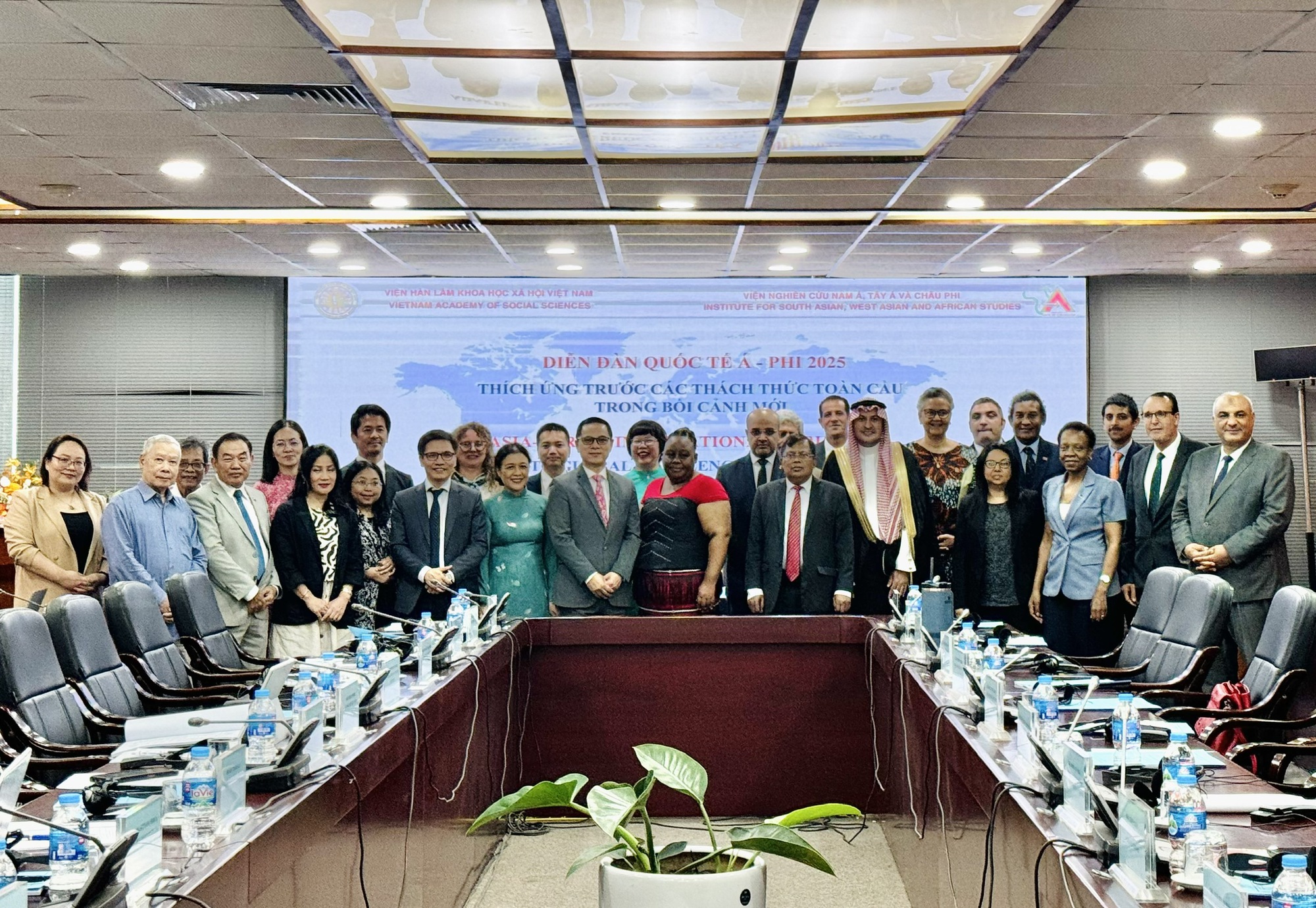 Diễn đàn quốc tế Á - Phi 2025: Chung tay thích ứng trước thách thức toàn cầu- Ảnh 1.