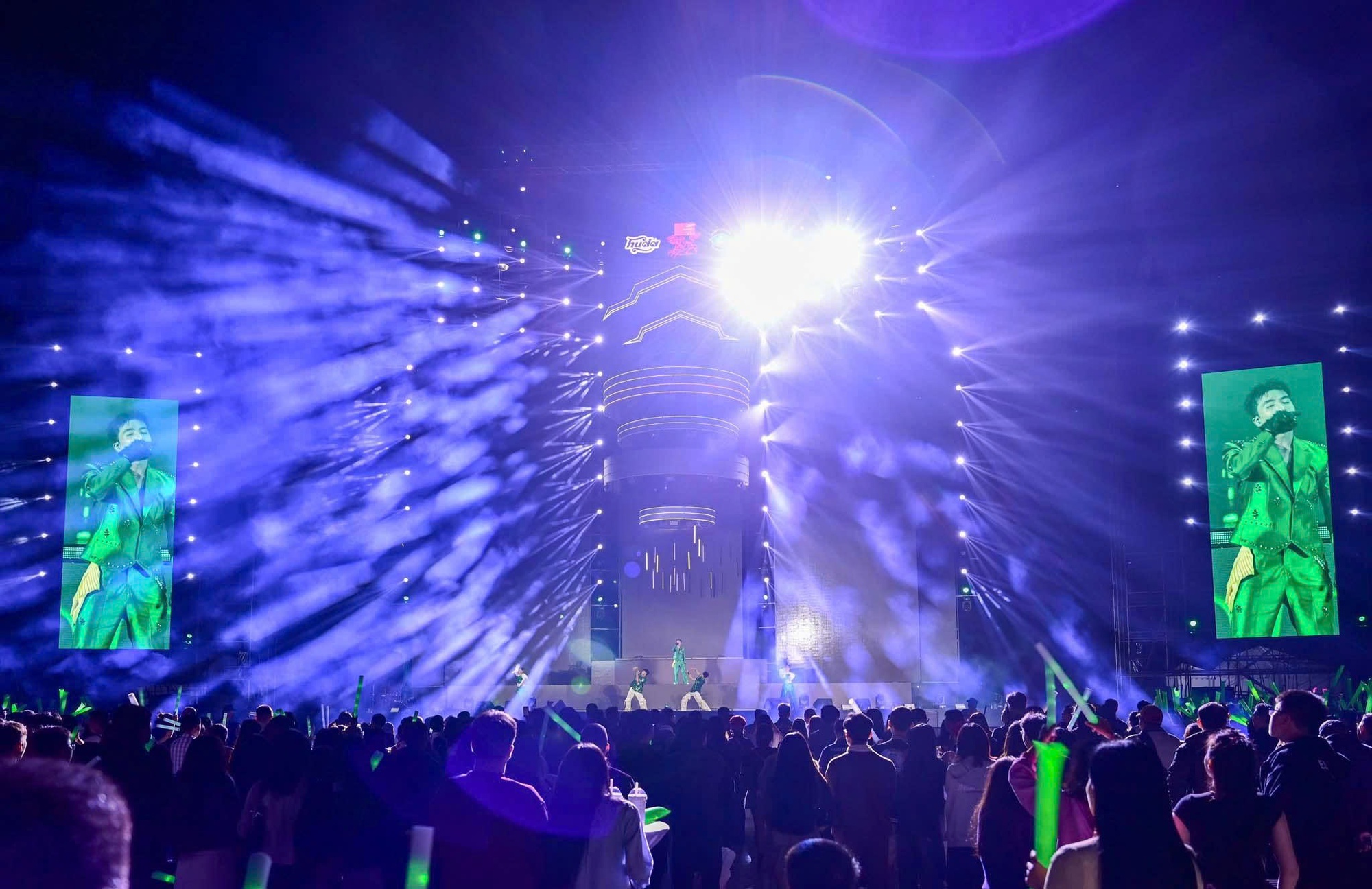 Sôi động không khí chào đón năm mới 2026 tại miền Trung- Ảnh 1.