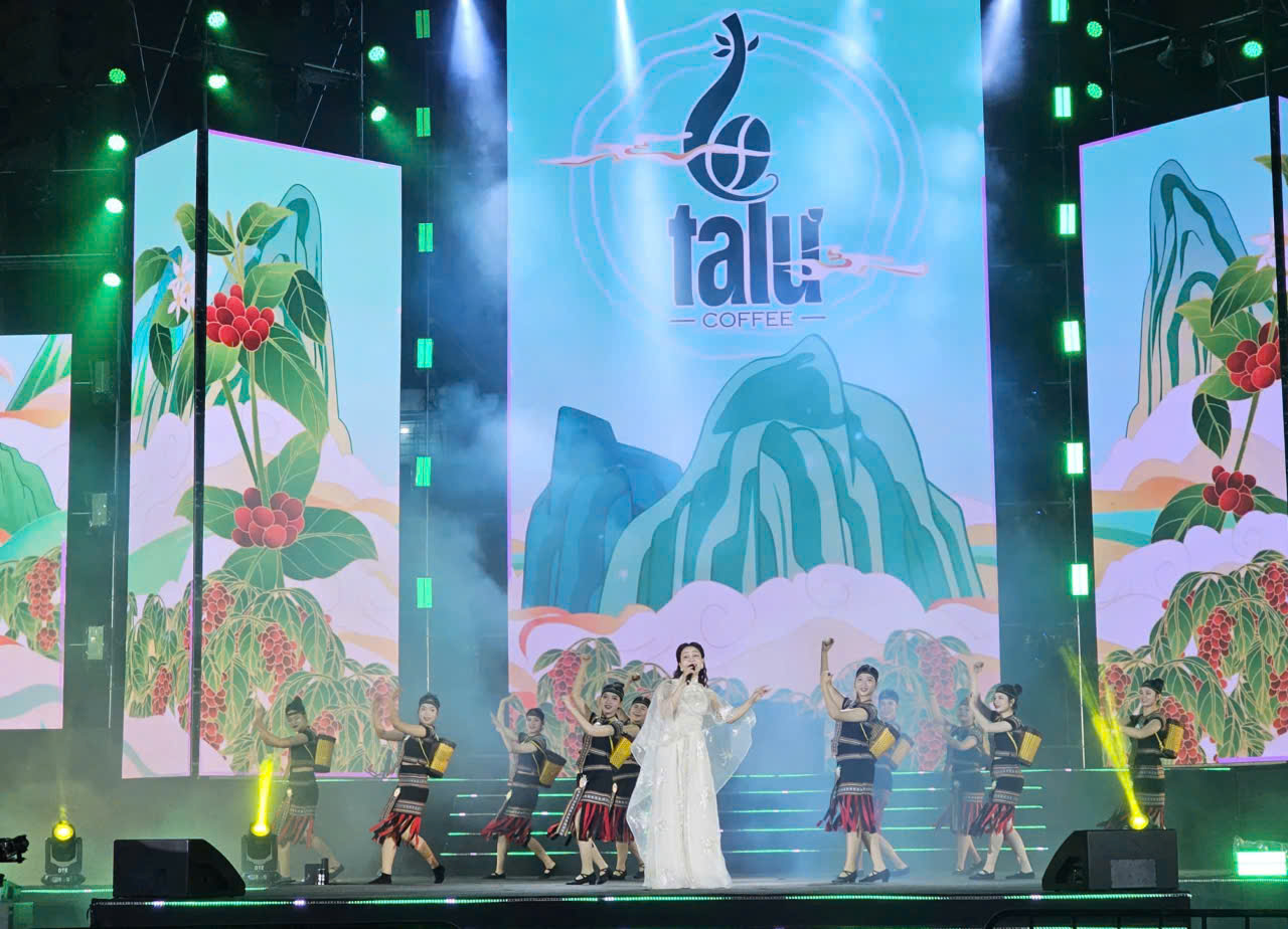 Sôi động không khí chào đón năm mới 2026 tại miền Trung- Ảnh 2.