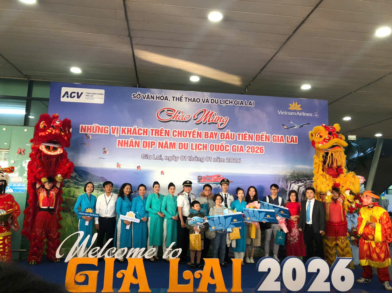 Các địa phương miền Trung tưng bừng chào đón du khách đầu tiên năm 2026- Ảnh 3.