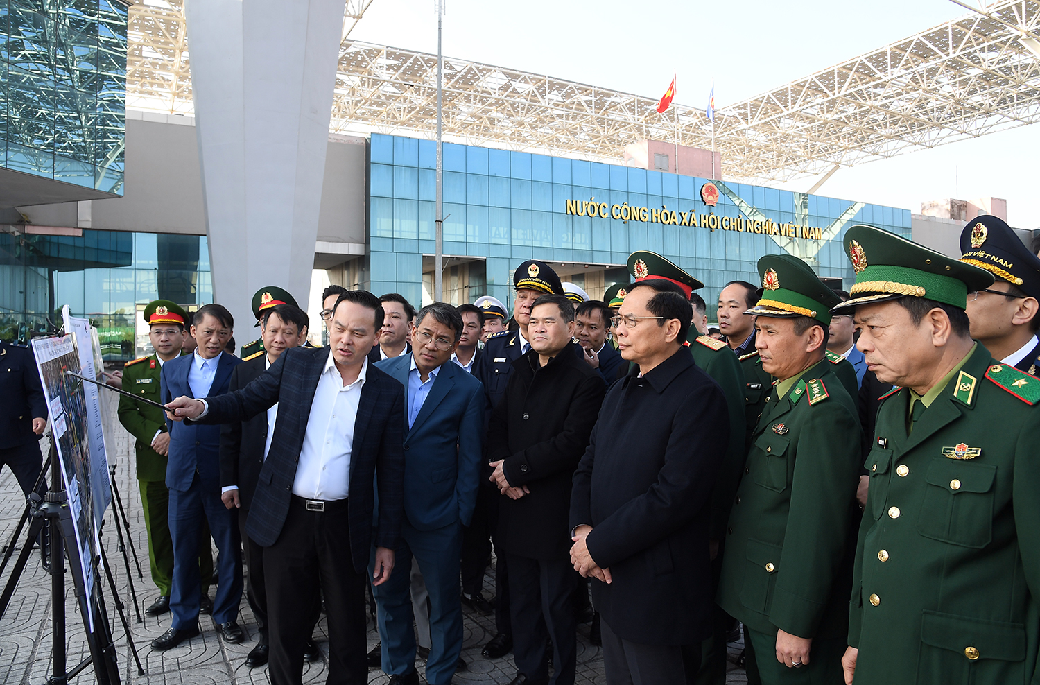 Phó Thủ tướng Bùi Thanh Sơn làm việc với tỉnh Quảng Ninh- Ảnh 1. Phó Thủ tướng Bùi Thanh Sơn làm việc với tỉnh Quảng Ninh- Ảnh 1.