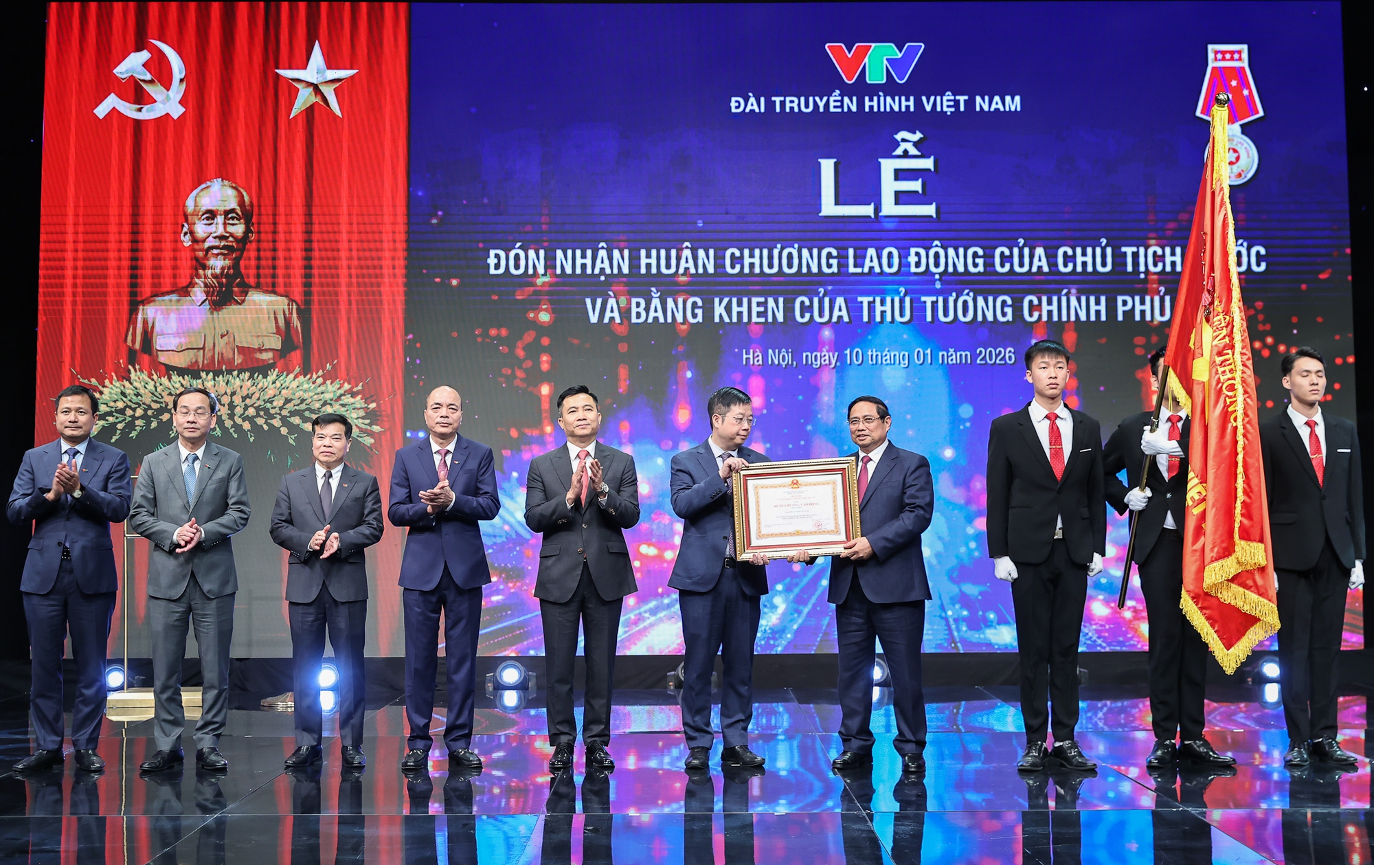 Thủ tướng: VTV phát huy vai trò đặc biệt quan trọng trong hệ thống thông tin, truyền thông và định hướng tư tưởng- Ảnh 6.