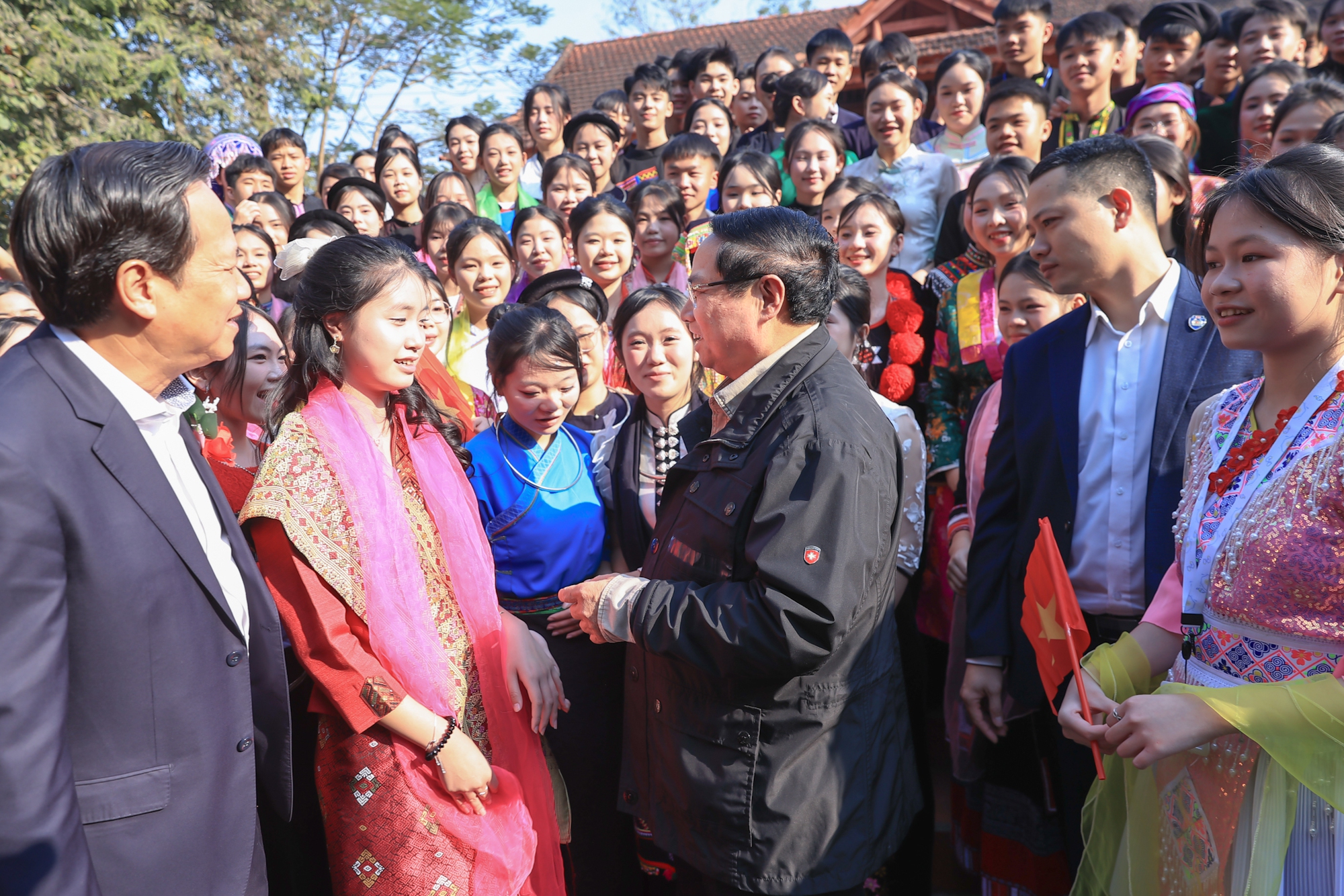 Thủ tướng dự khởi công 3 ngôi trường của "tình dân tộc, nghĩa đồng bào"- Ảnh 14. Thủ tướng dự khởi công 3 ngôi trường của "tình dân tộc, nghĩa đồng bào"- Ảnh 14.