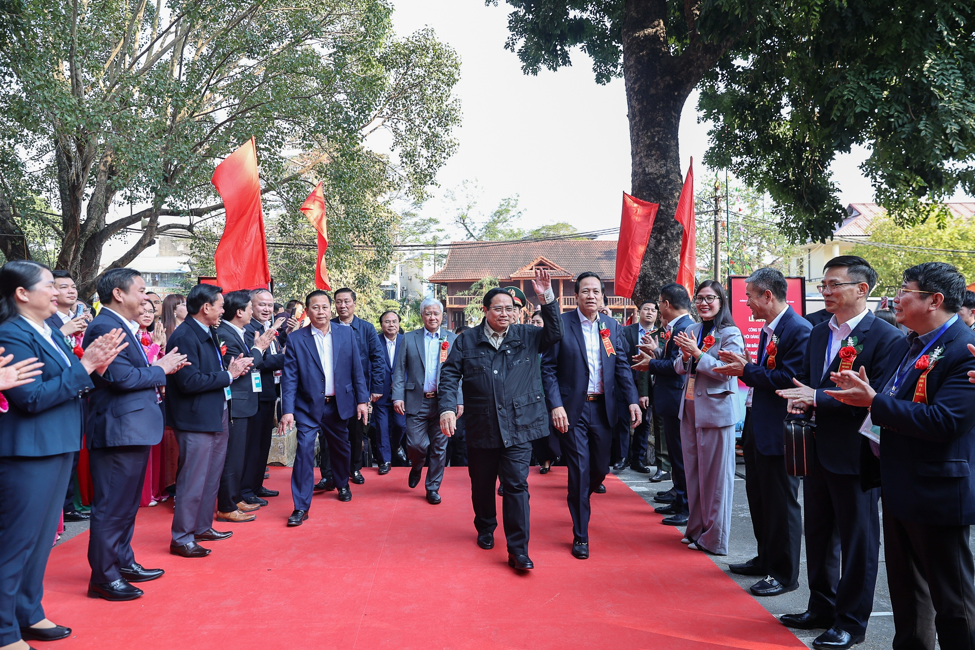 Thủ tướng dự khởi công 3 ngôi trường của "tình dân tộc, nghĩa đồng bào"- Ảnh 1. Thủ tướng dự khởi công 3 ngôi trường của "tình dân tộc, nghĩa đồng bào"- Ảnh 1.