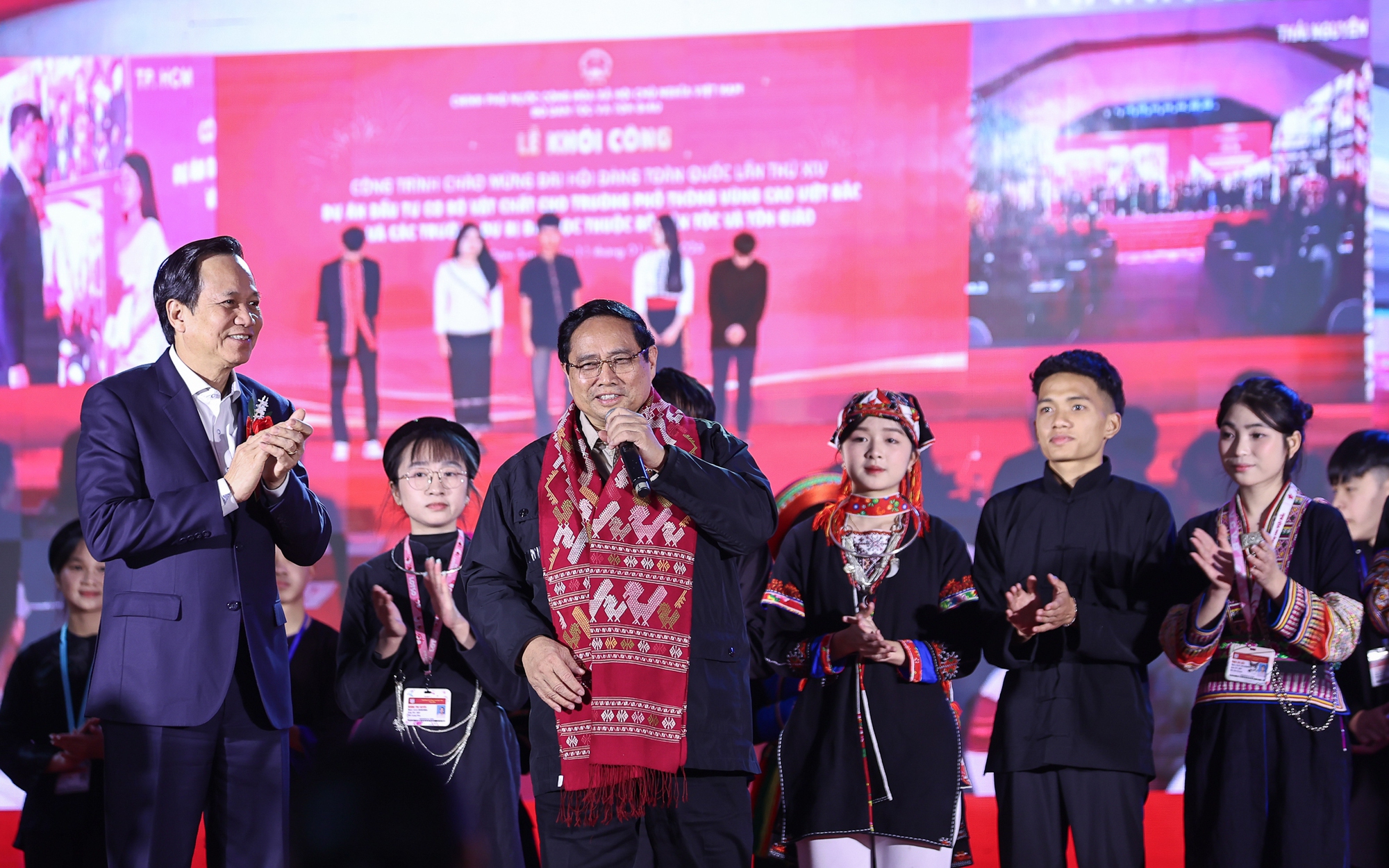 Thủ tướng dự khởi công 3 ngôi trường của "tình dân tộc, nghĩa đồng bào"