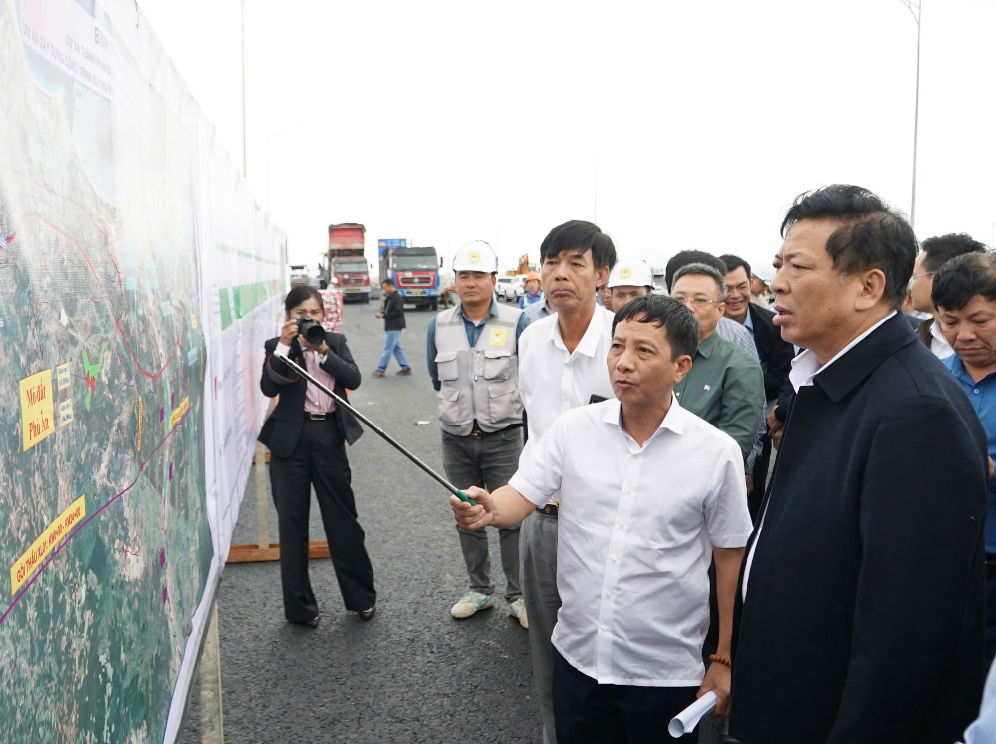 Khắc phục sạt trượt, đưa cao tốc Chí Thạnh-Vân Phong khai thác trước Tết Nguyên đán- Ảnh 1.