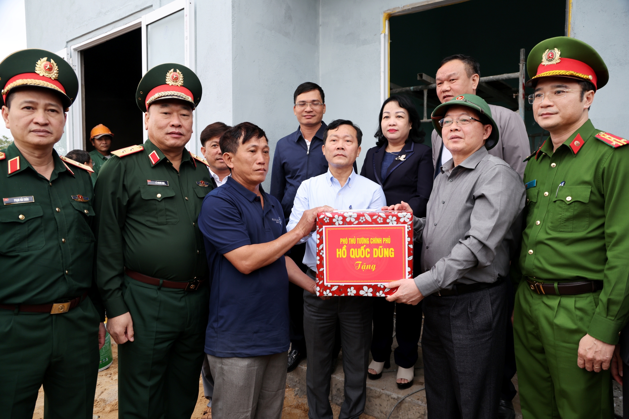 Hoàn thành dứt điểm "Chiến dịch Quang Trung", ổn định đời sống người dân vùng mưa lũ- Ảnh 4.