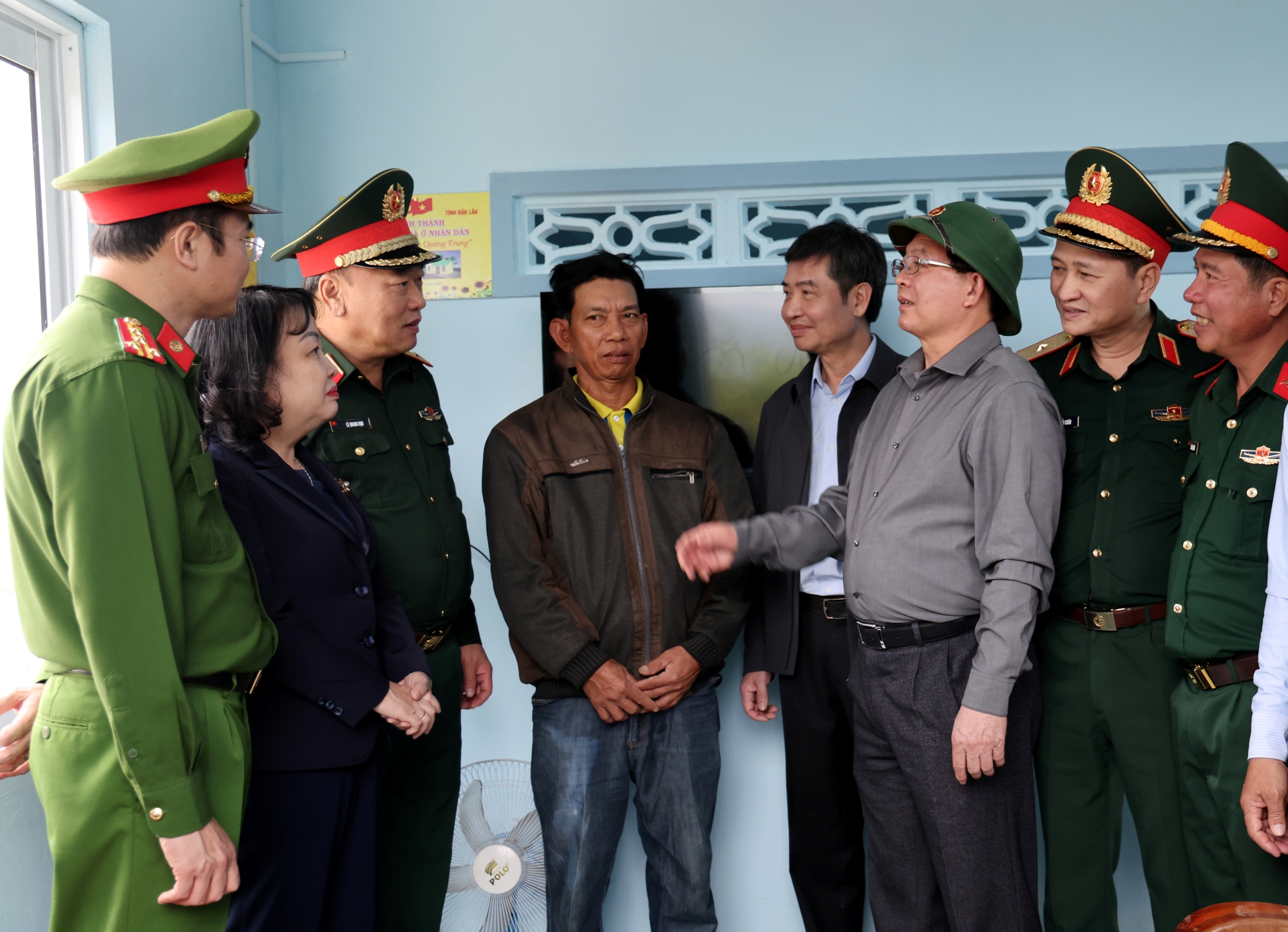 Hoàn thành dứt điểm "Chiến dịch Quang Trung", ổn định đời sống người dân vùng mưa lũ- Ảnh 3.