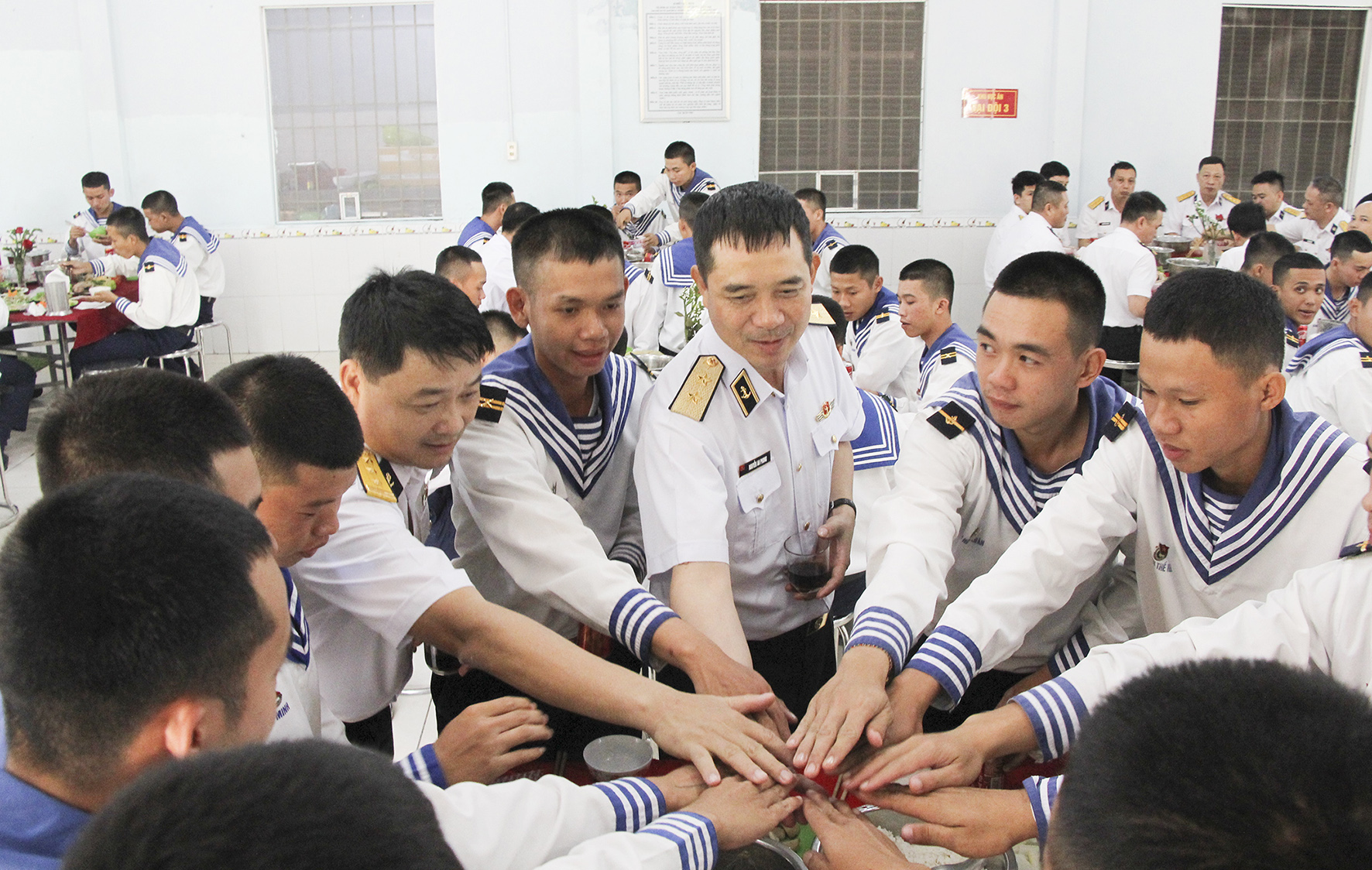 Vùng 4 Hải quân vững vàng 'trận địa tư tưởng' nơi đầu sóng, ngọn gió- Ảnh 1.