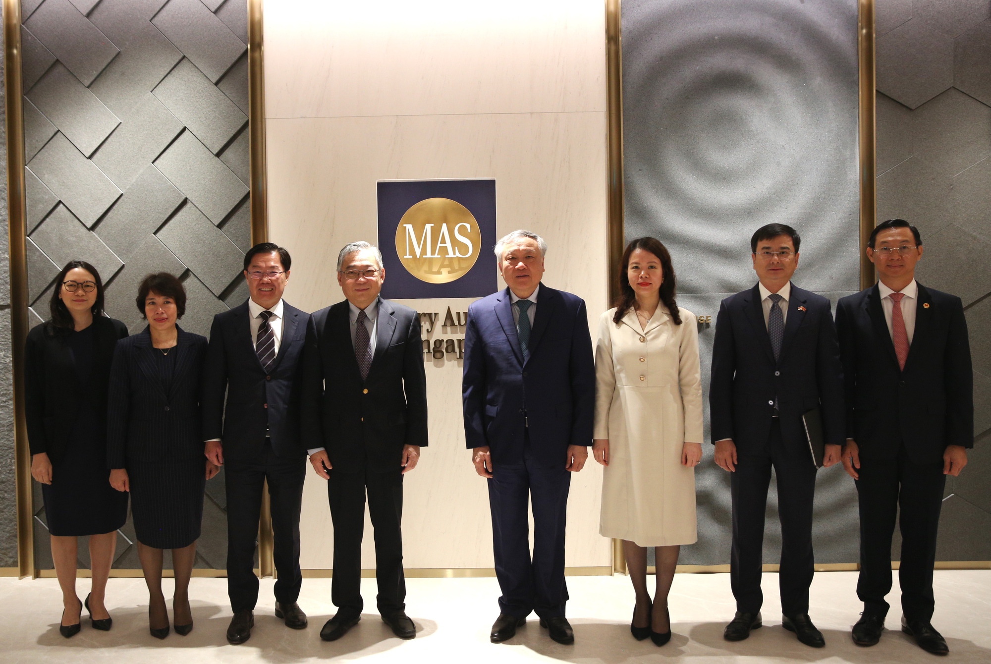 Singapore sẵn sàng hỗ trợ, chia sẻ kinh nghiệm vận hành Trung tâm tài chính quốc tế với Việt Nam- Ảnh 2. Singapore sẵn sàng hỗ trợ, chia sẻ kinh nghiệm vận hành Trung tâm tài chính quốc tế với Việt Nam- Ảnh 2.