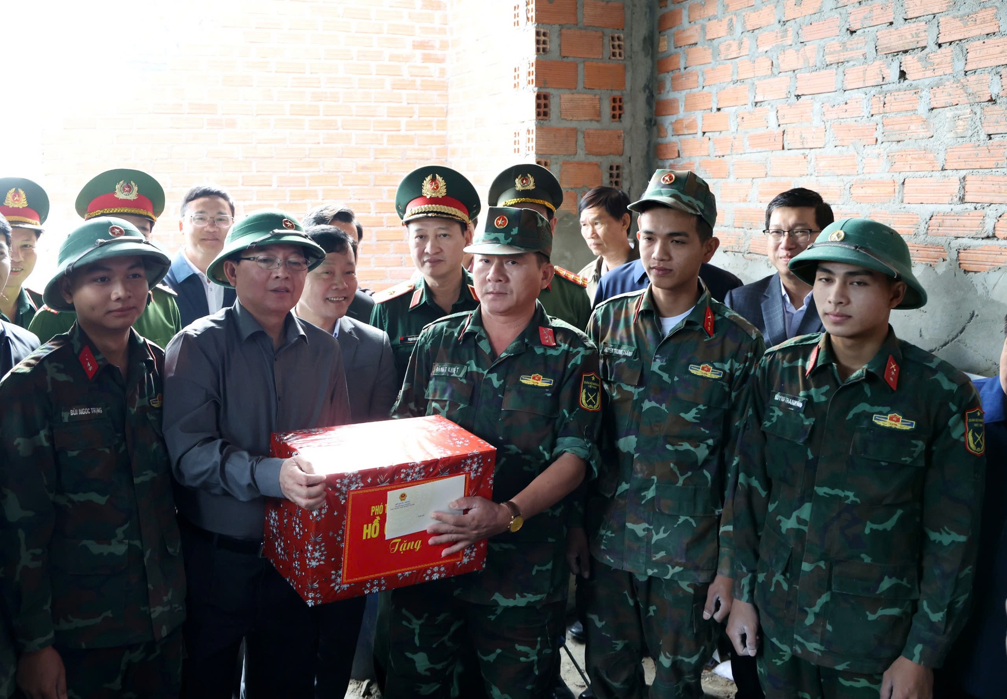 Hoàn thành dứt điểm xây dựng nhà ở cho người dân Gia Lai trước 15/1, không để ai thiếu chỗ ở- Ảnh 4.