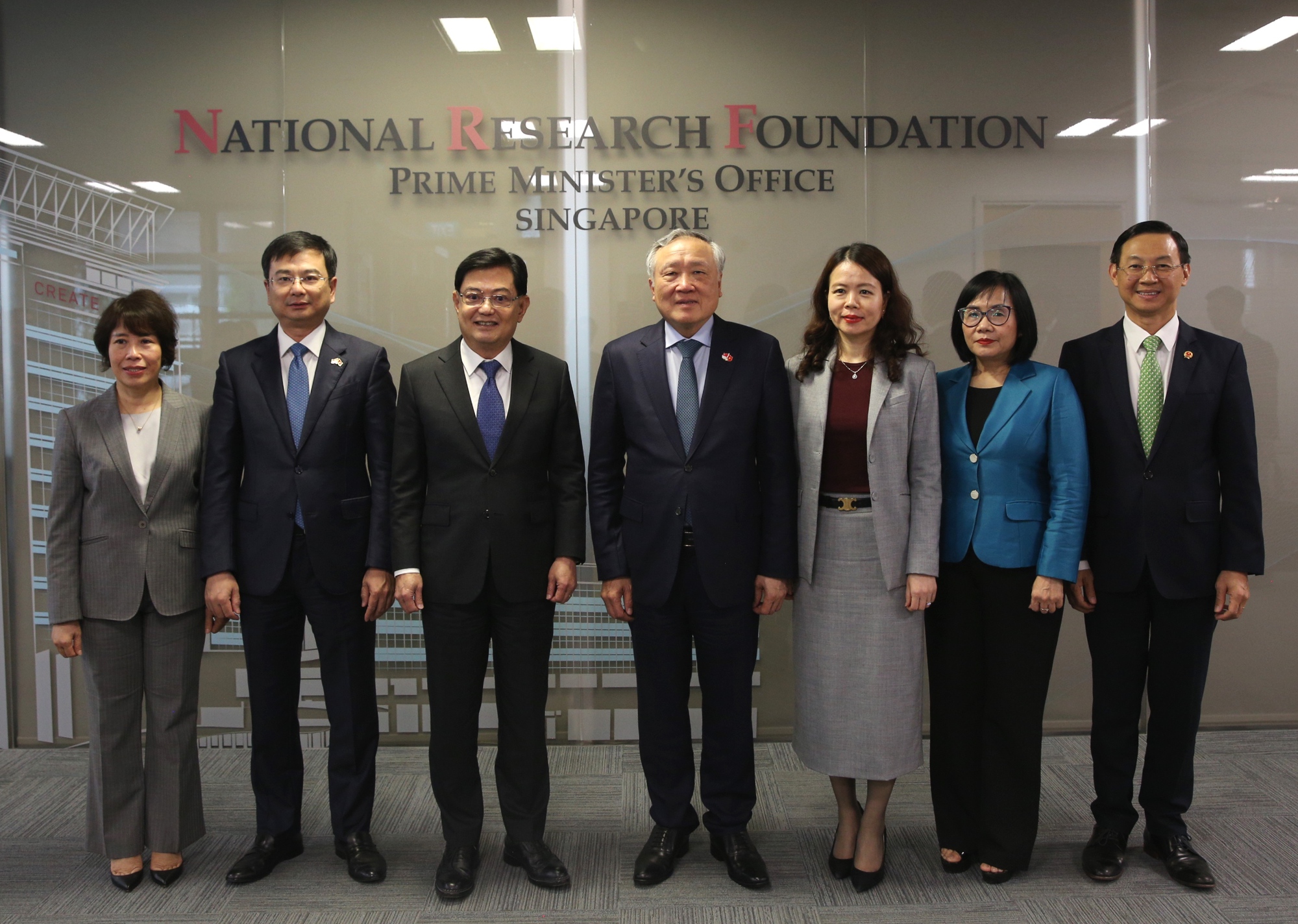 Thúc đẩy các hoạt động hợp tác, kết nối giữa Việt Nam và Singapore về Trung tâm tài chính quốc tế- Ảnh 3.