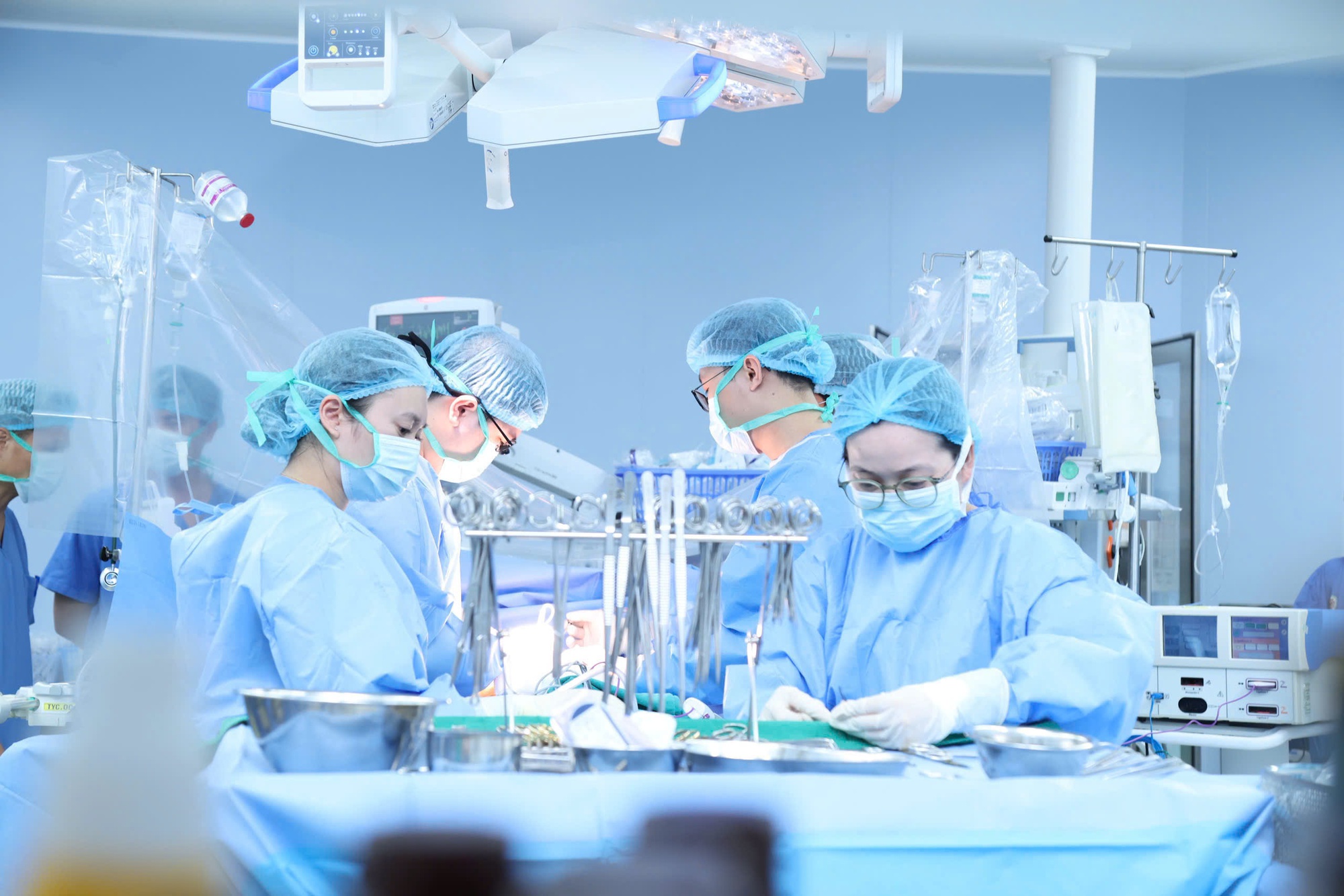 'Thắp sáng' nhiều cuộc đời từ nghĩa cử cao đẹp của nữ nhân viên y tế- Ảnh 2. 'Thắp sáng' nhiều cuộc đời từ nghĩa cử cao đẹp của nữ nhân viên y tế- Ảnh 2.