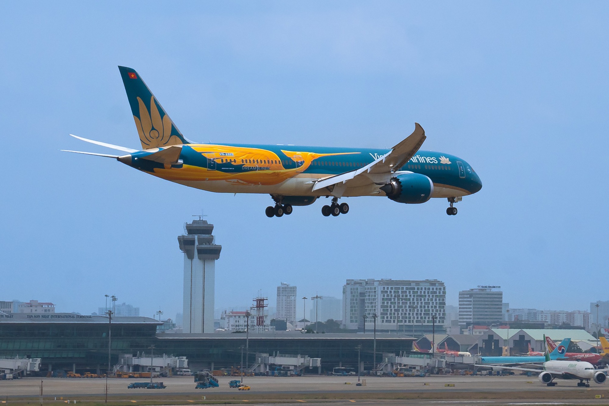 Vietnam Airlines lập kỷ lục doanh thu, báo lãi hơn 8.400 tỷ đồng năm 2025- Ảnh 1.