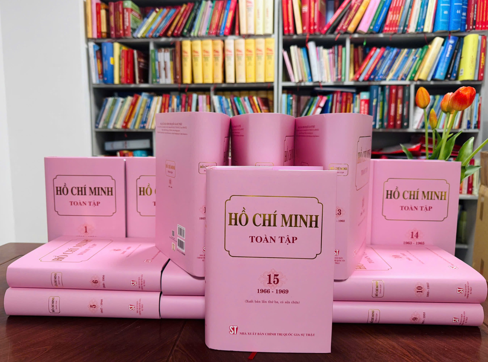 Tái bản nhiều ấn phẩm đặc biệt chào mừng Đại hội Đảng lần thứ XIV- Ảnh 2. Tái bản nhiều ấn phẩm đặc biệt chào mừng Đại hội Đảng lần thứ XIV- Ảnh 2.