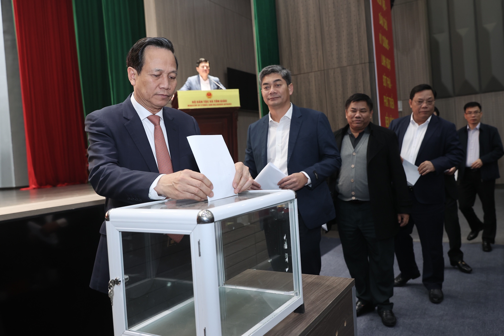 Bộ Dân tộc và Tôn giáo thống nhất giới thiệu nhân sự ứng cử đại biểu Quốc hội khóa XVI- Ảnh 1.