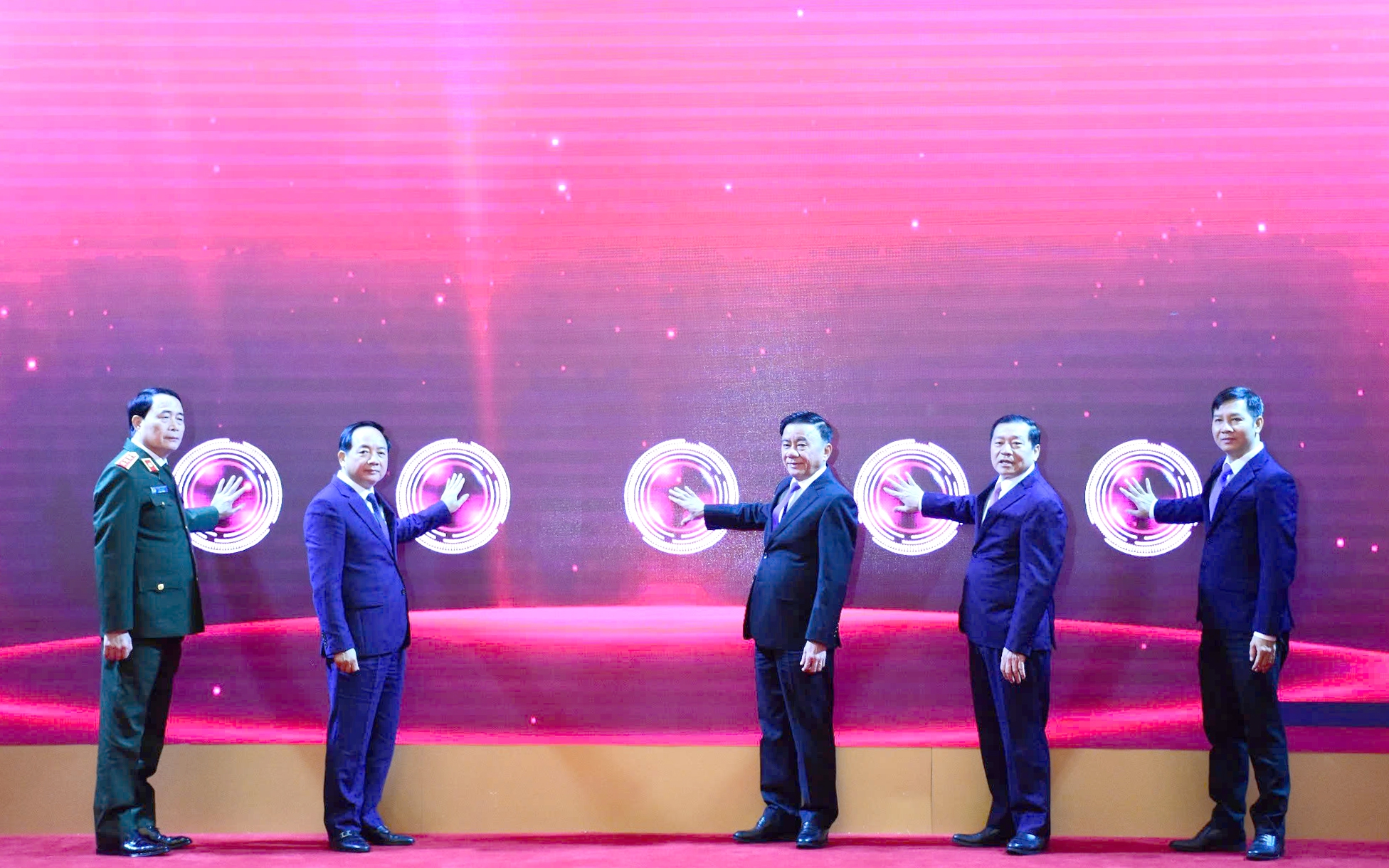 Ra mắt ứng dụng di động Tuyên giáo và Dân vận