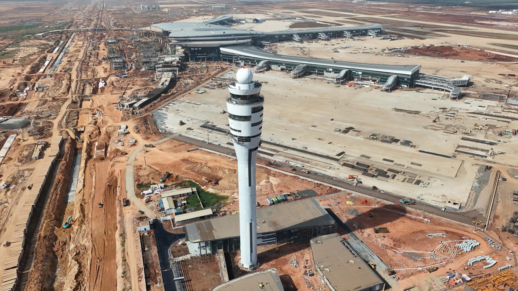 Huy động thêm nhân lực, đưa sân bay Long Thành khai thác thương mại ngay tháng 6/2026- Ảnh 2. Huy động thêm nhân lực, đưa sân bay Long Thành khai thác thương mại ngay tháng 6/2026- Ảnh 2.