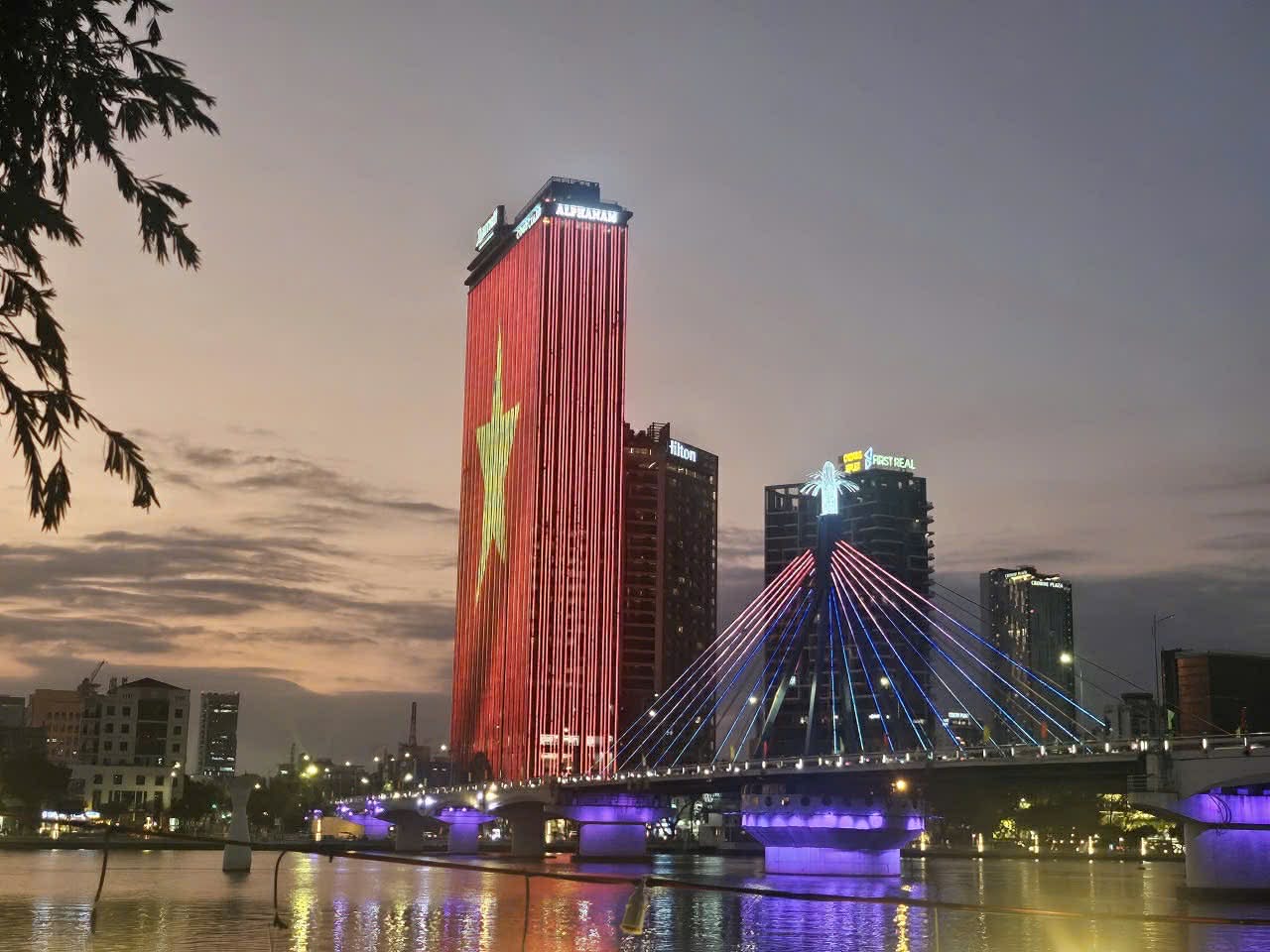 Rực rỡ cờ, hoa chào mừng Đại hội XIV của Đảng- Ảnh 19.