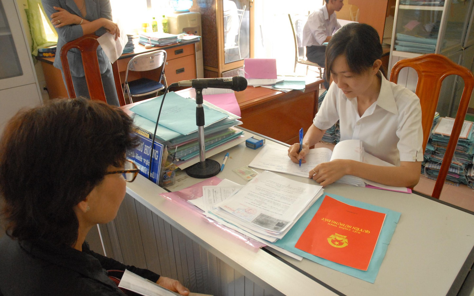 Đất lấn chiếm trước 1/7/2014 có bị xử phạt khi làm sổ đỏ?