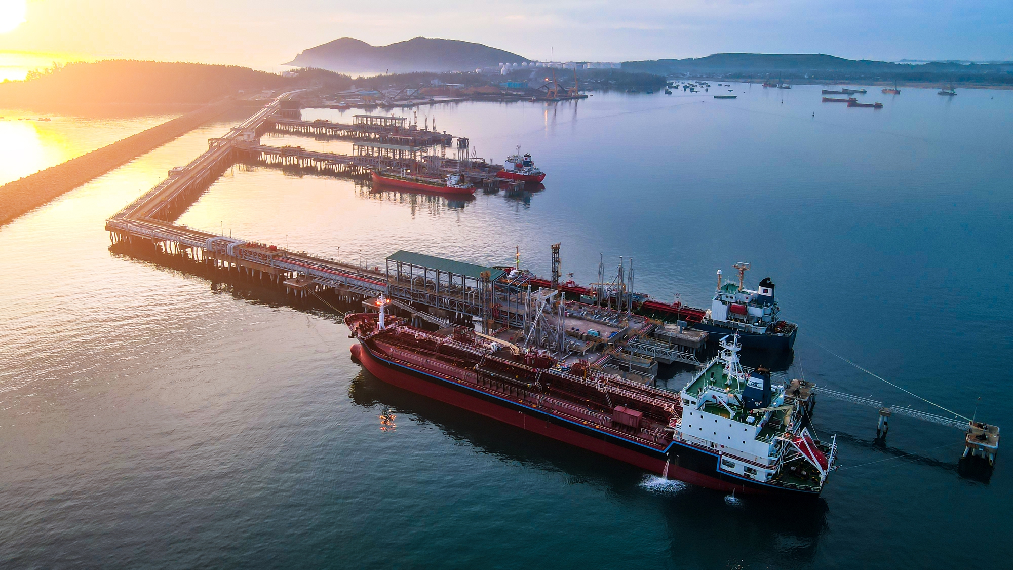 CHUYỂN ĐỔI KÉP - Đột phá chiến lược của Petrovietnam- Ảnh 3. CHUYỂN ĐỔI KÉP - Đột phá chiến lược của Petrovietnam- Ảnh 3.
