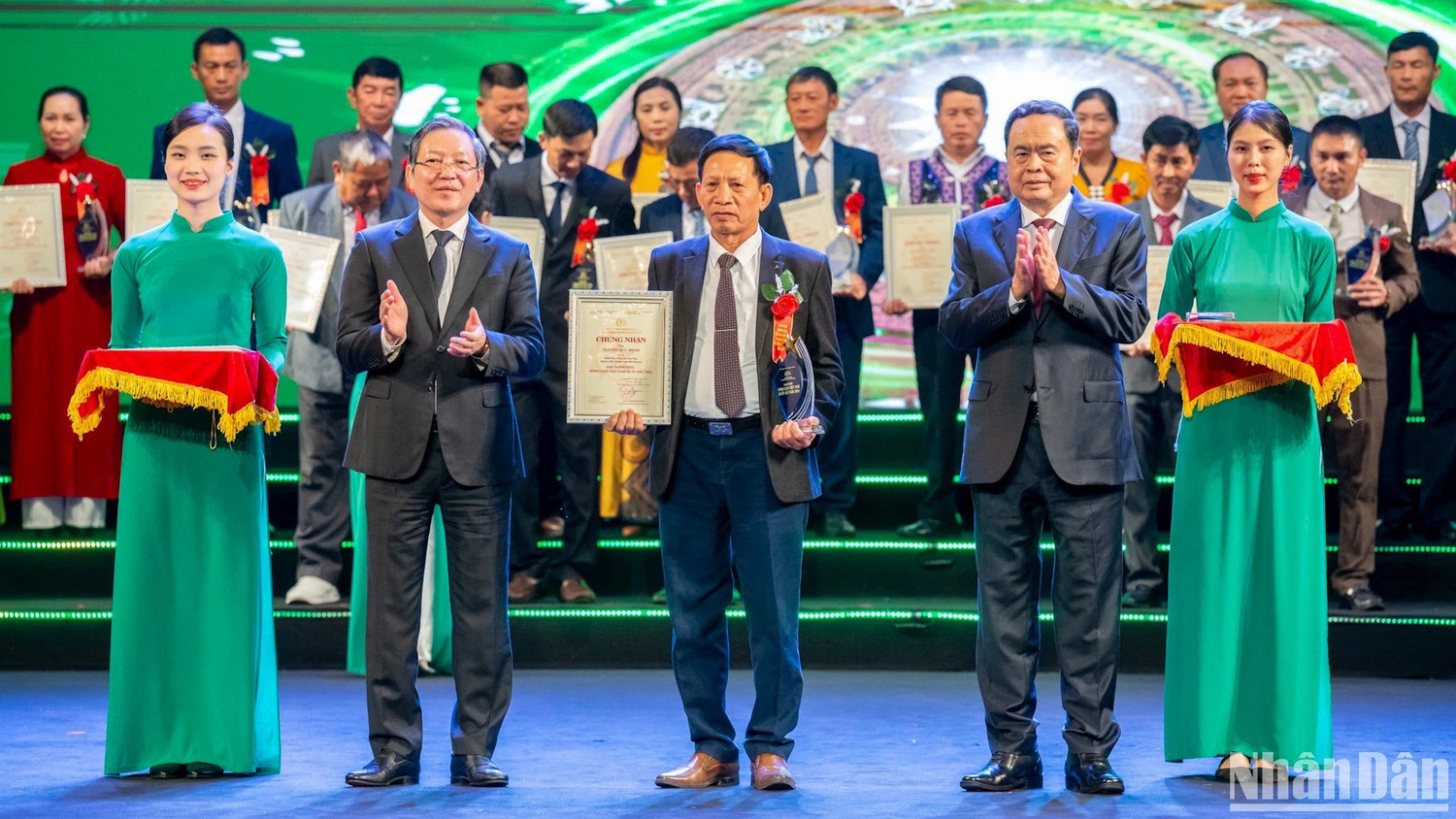 Phát huy vai trò, khơi dậy sức sáng tạo của giai cấp nông dân để xây dựng, phát triển đất nước trong kỷ nguyên mới- Ảnh 7.