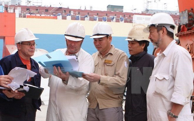 Có phải thay đổi hình thức làm việc khi đã gia hạn giấy phép lao động?