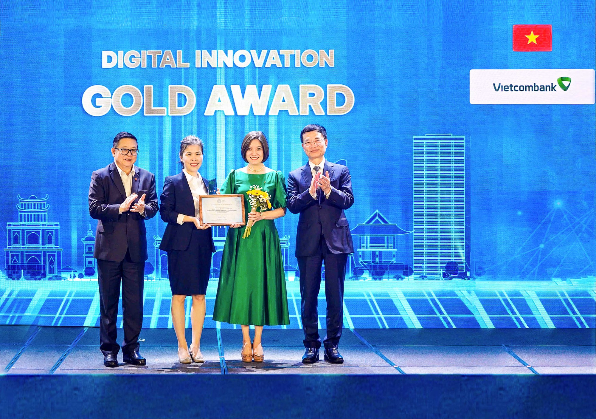 VCB Tablet giành Giải Vàng Đổi mới sáng tạo số tại ASEAN Digital Awards 2026- Ảnh 1. VCB Tablet giành Giải Vàng Đổi mới sáng tạo số tại ASEAN Digital Awards 2026- Ảnh 1.