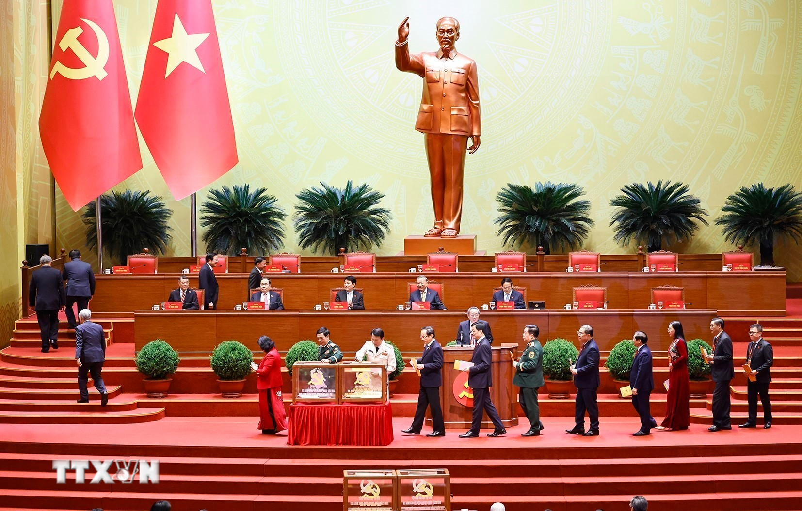 dai-hoi-xiv-cua-dang-bau-ban-chap-hanh-trung-uong-khoa-xiv-8546232-17691519840831536071252.jpg