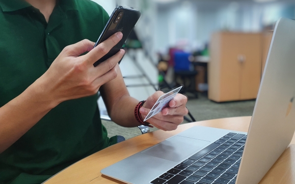 Làm rõ khái niệm 'cư trú' đối với người nước ngoài khi mở tài khoản