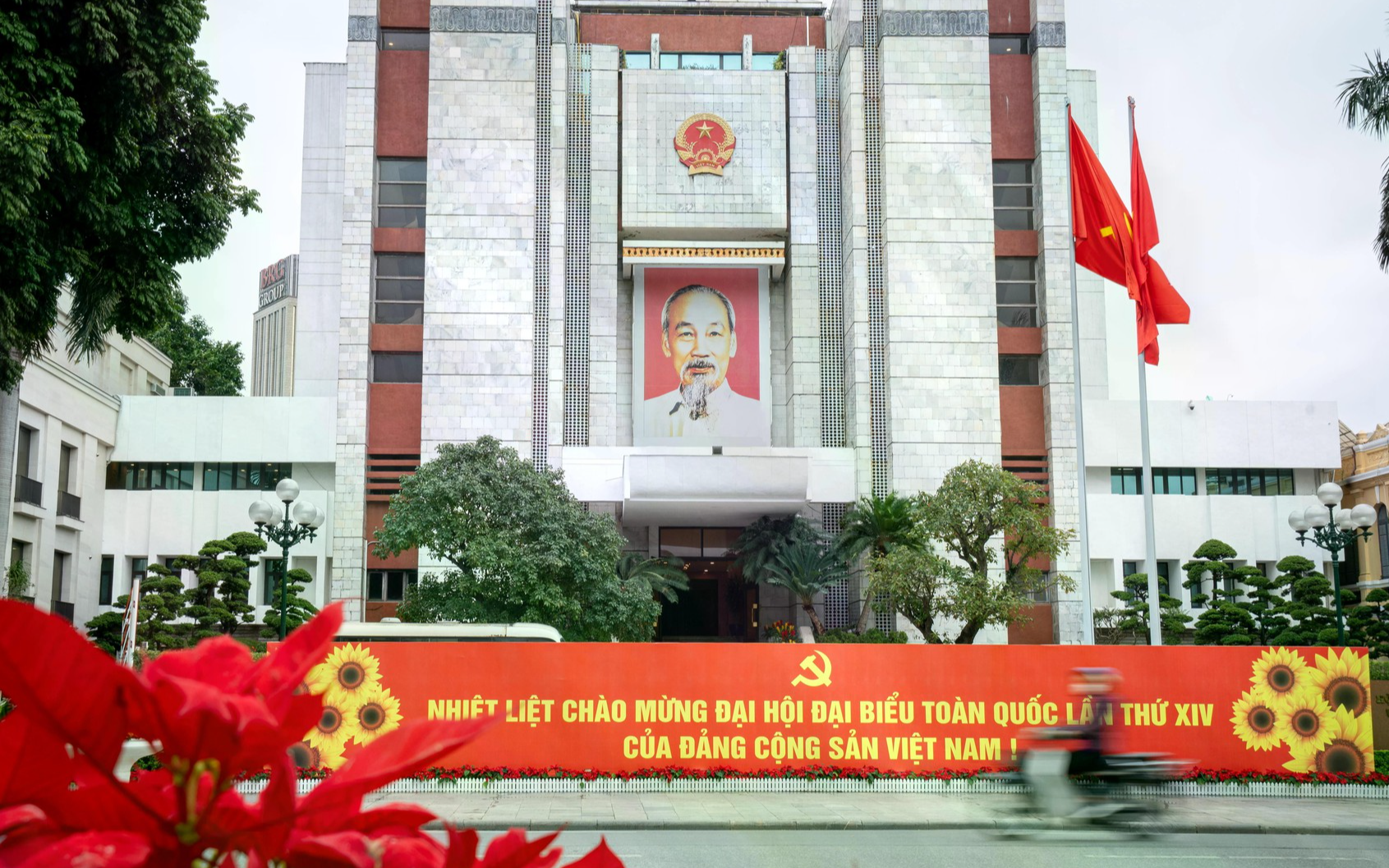 Người dân Thủ đô gửi trọn niềm tin vào những quyết sách sau Đại hội XIV của Đảng