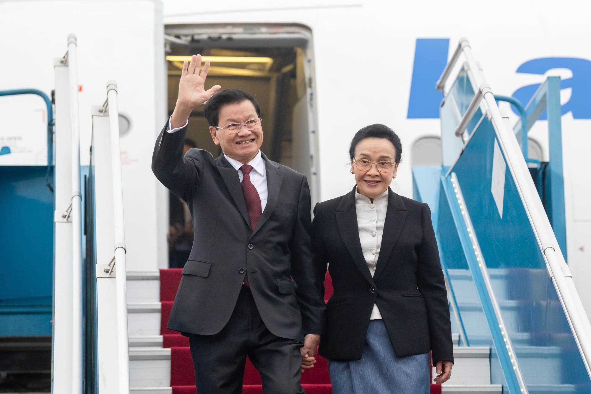 Tổng Bí thư, Chủ tịch nước Lào bắt đầu thăm cấp Nhà nước tới Việt Nam- Ảnh 1.