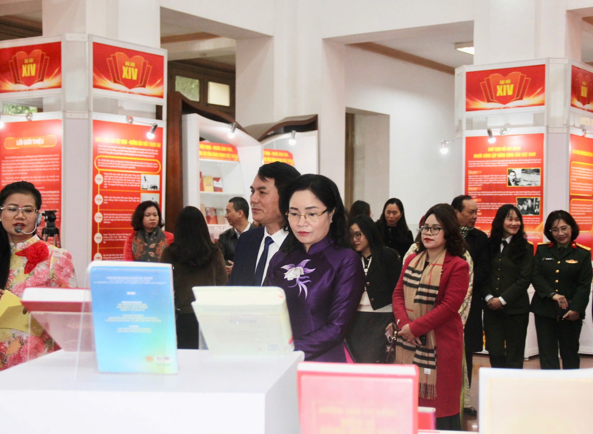 Khai mạc Triển lãm tư liệu 'Đảng Cộng sản Việt Nam qua các kỳ Đại hội'- Ảnh 2. Khai mạc Triển lãm tư liệu 'Đảng Cộng sản Việt Nam qua các kỳ Đại hội'- Ảnh 2.