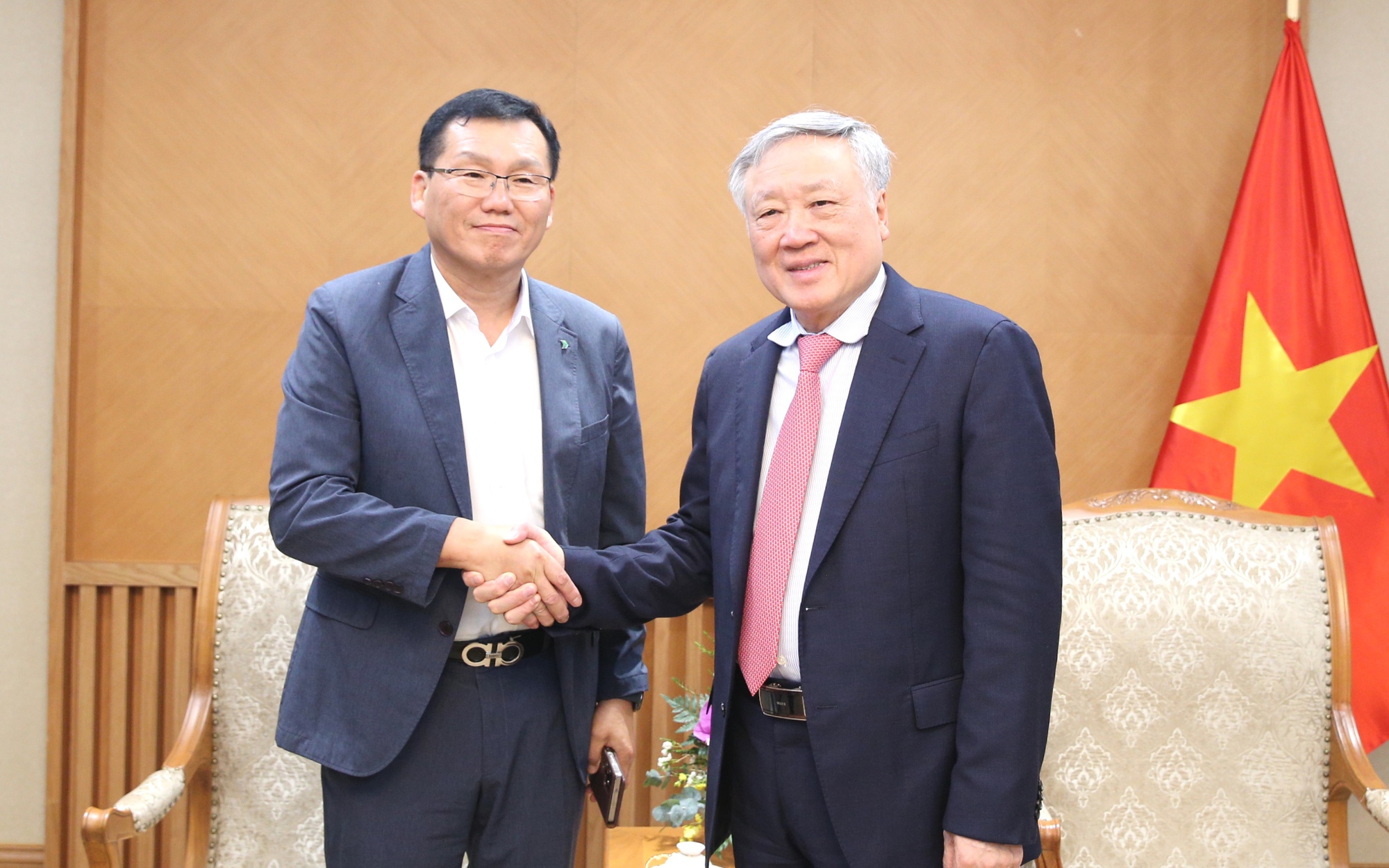 Phó Thủ tướng Thường trực Nguyễn Hòa Bình tiếp Tổng giám đốc điều hành của HD Hyundai Eco Vina