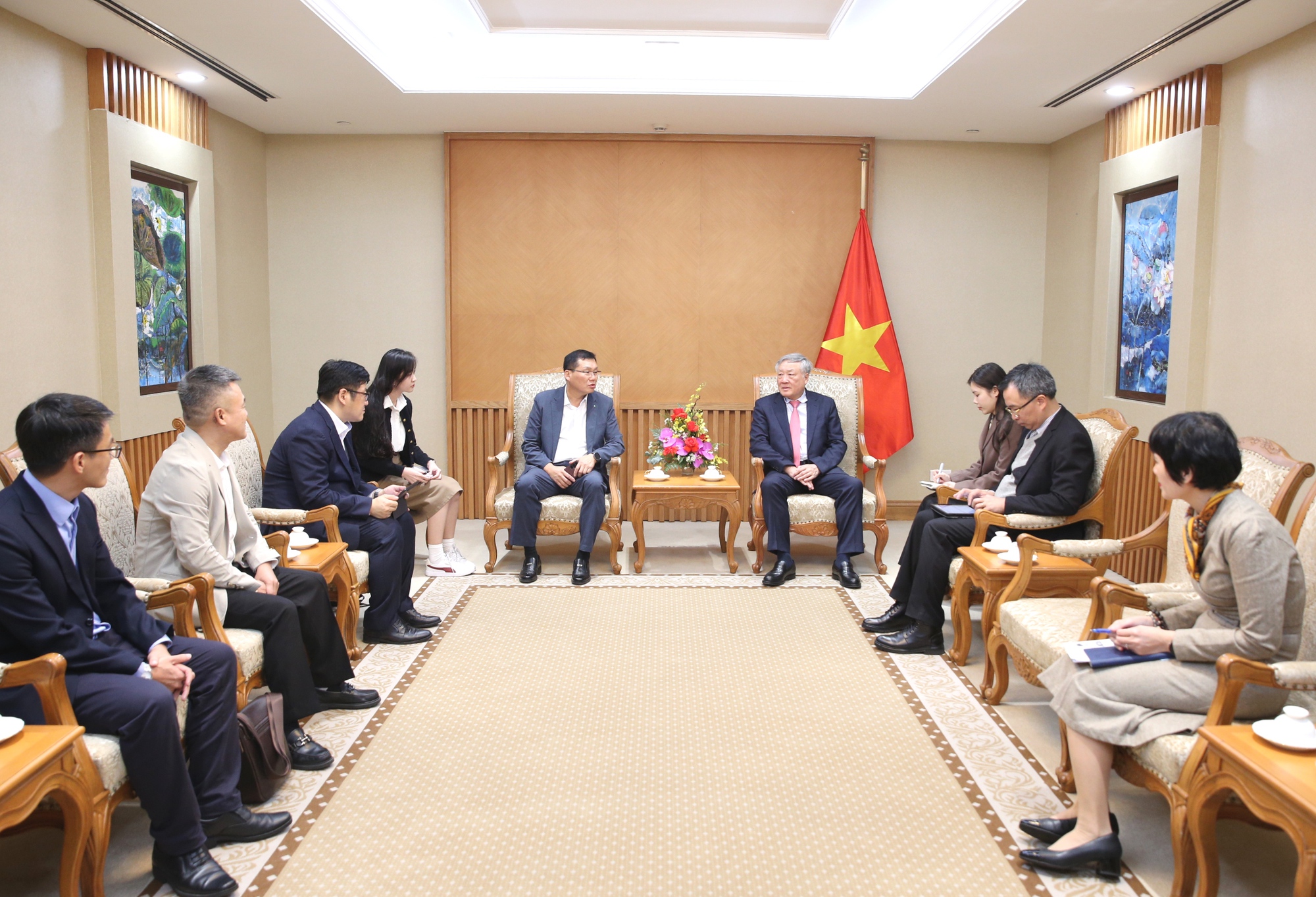 Phó Thủ tướng Thường trực Nguyễn Hòa Bình tiếp Tổng giám đốc điều hành của HD Hyundai Eco Vina- Ảnh 2.