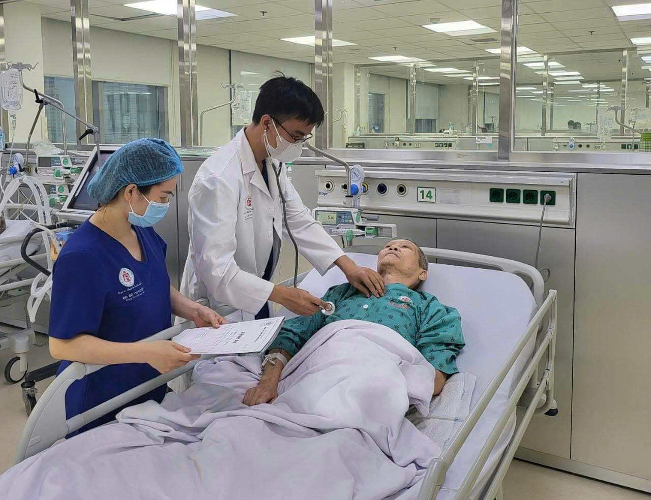 Tinh thần "lấy nhân dân làm trung tâm" luôn là kim chỉ nam cho mọi hoạt động y tế- Ảnh 3.